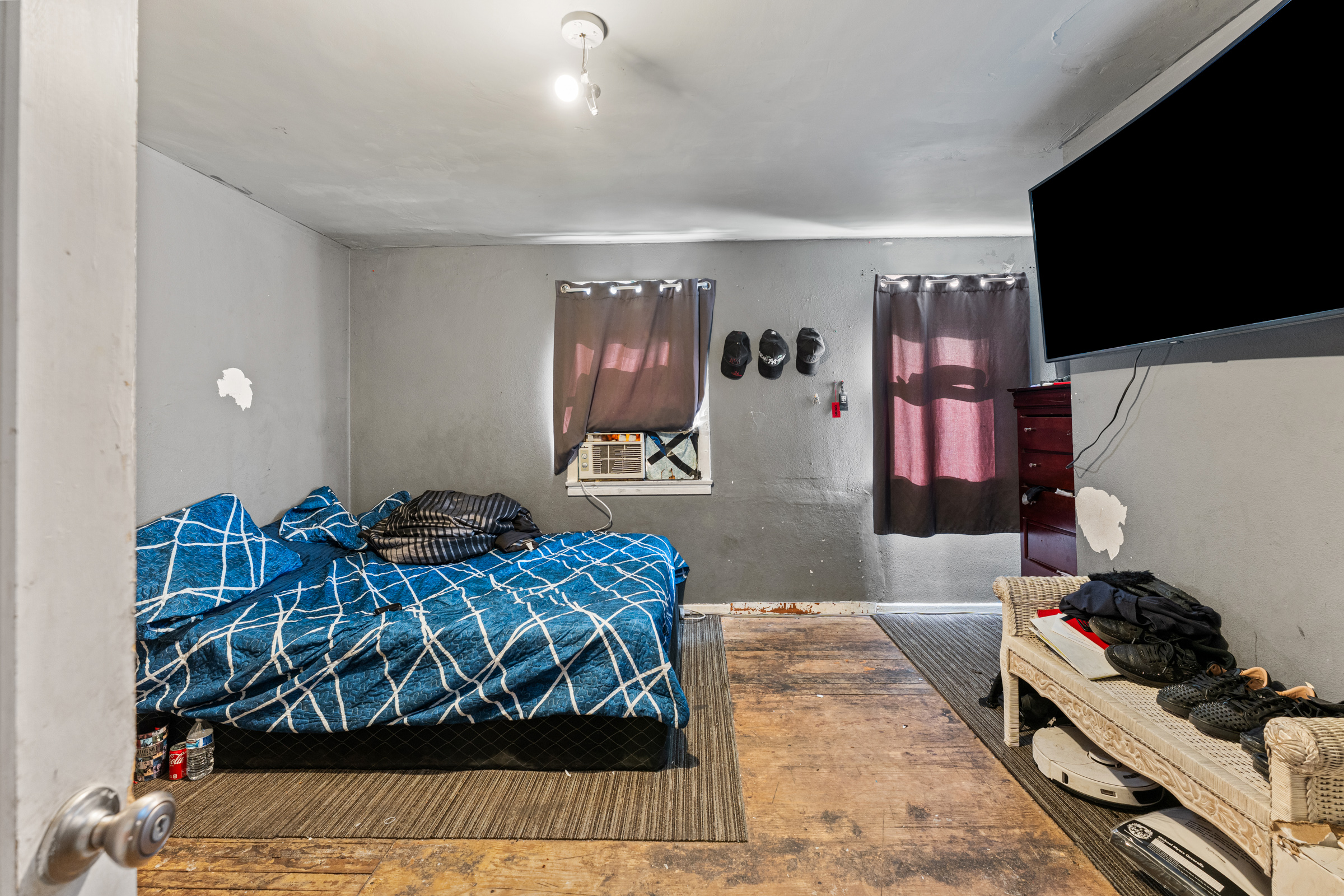 Fontana, California, 92336, United States, 7 Bedrooms Bedrooms, ,4 BathroomsBathrooms,Residential,For Sale,1988528