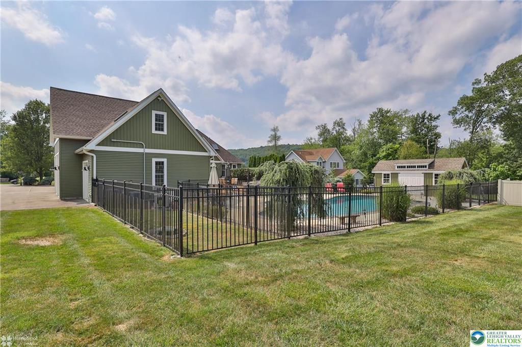 Stroudsburg, Pennsylvania, 18360-6926, United States, 7 Bedrooms Bedrooms, ,4 BathroomsBathrooms,Residential,For Sale,1904497
