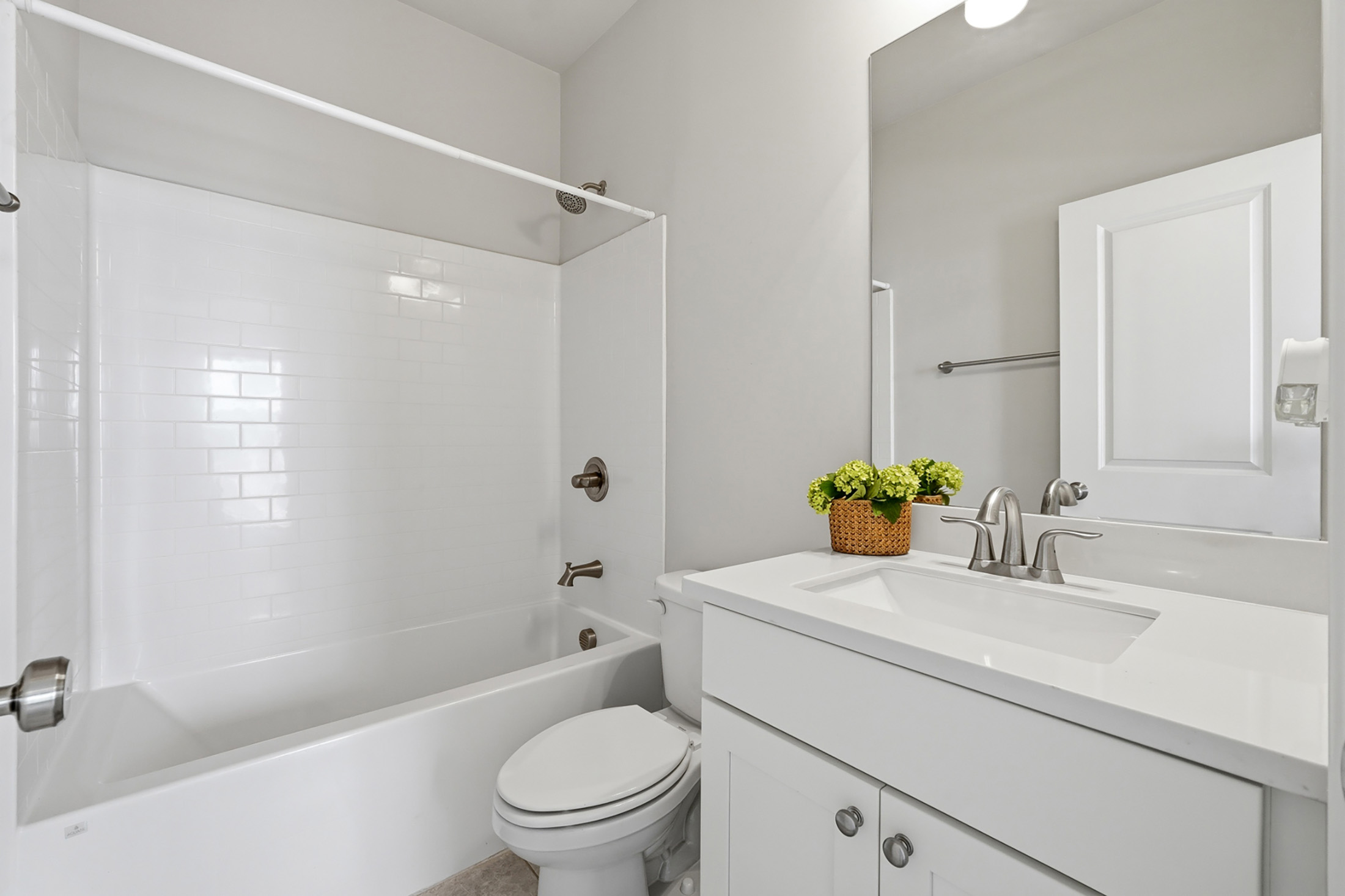  Charming Townhome Designed for Modern Living and Ultimate Functionality - 物件實景
