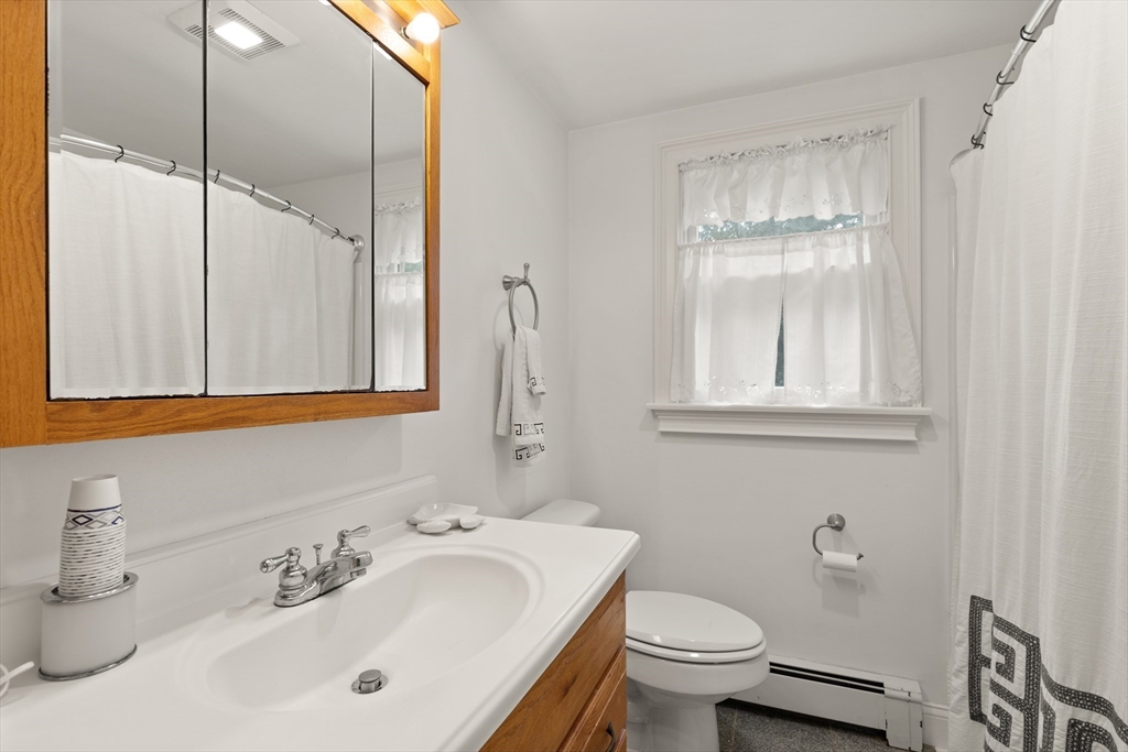 Easton, Massachusetts, 02375, United States, 6 Bedrooms Bedrooms, ,2 BathroomsBathrooms,Residential,For Sale,1927238