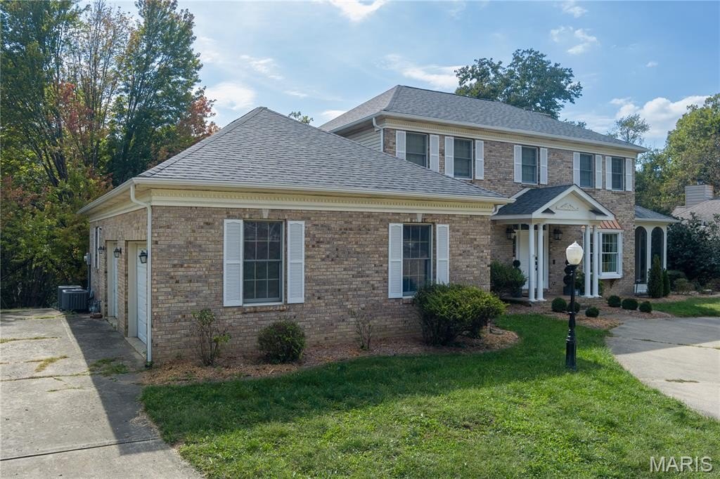 Glen Carbon, Illinois, 62034, United States, 5 Bedrooms Bedrooms, ,4 BathroomsBathrooms,Residential,For Sale,1977133