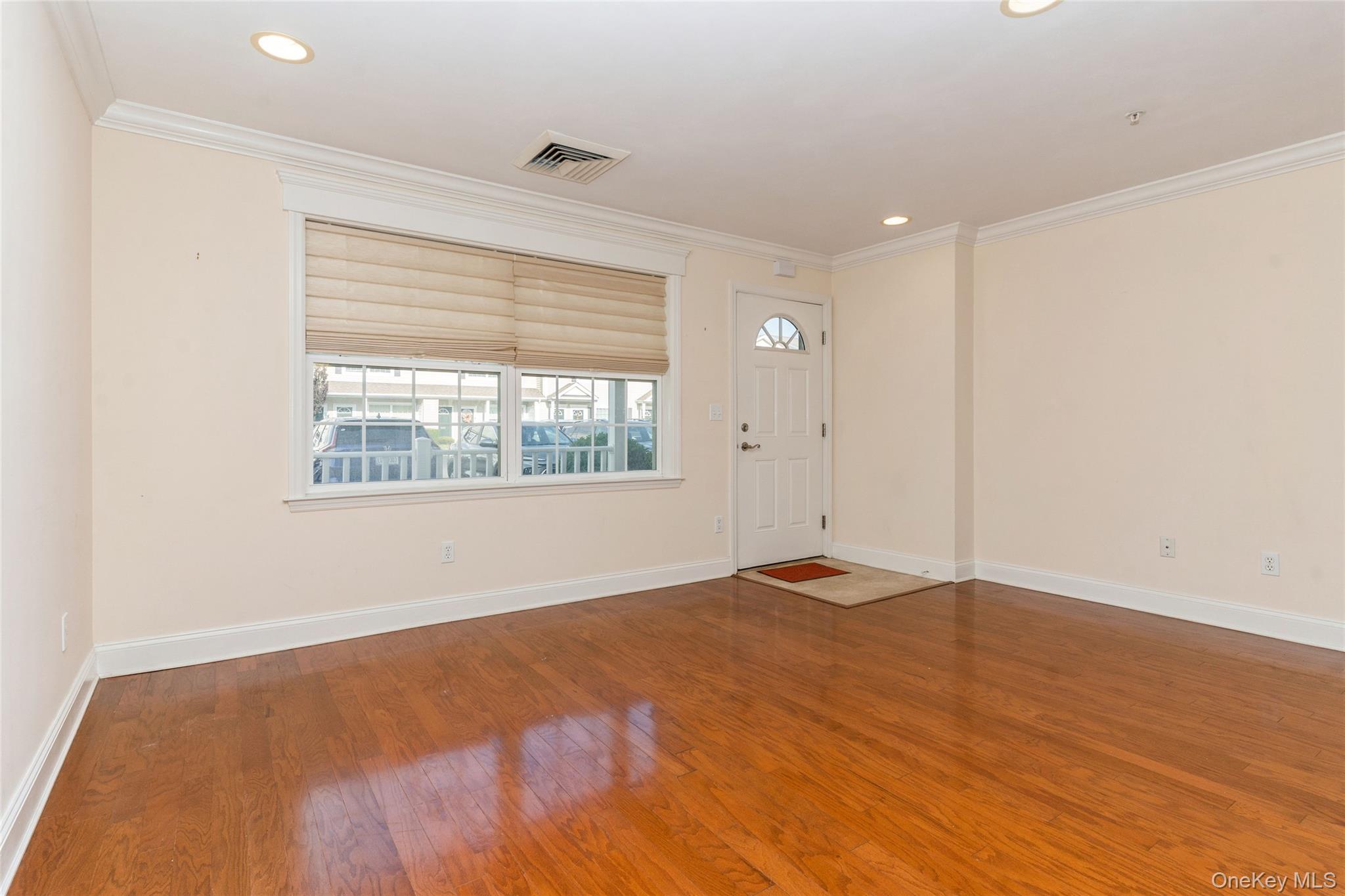 Valley Stream, New York, 11580, United States, 2 Bedrooms Bedrooms, ,2 BathroomsBathrooms,Residential,For Sale,1925470