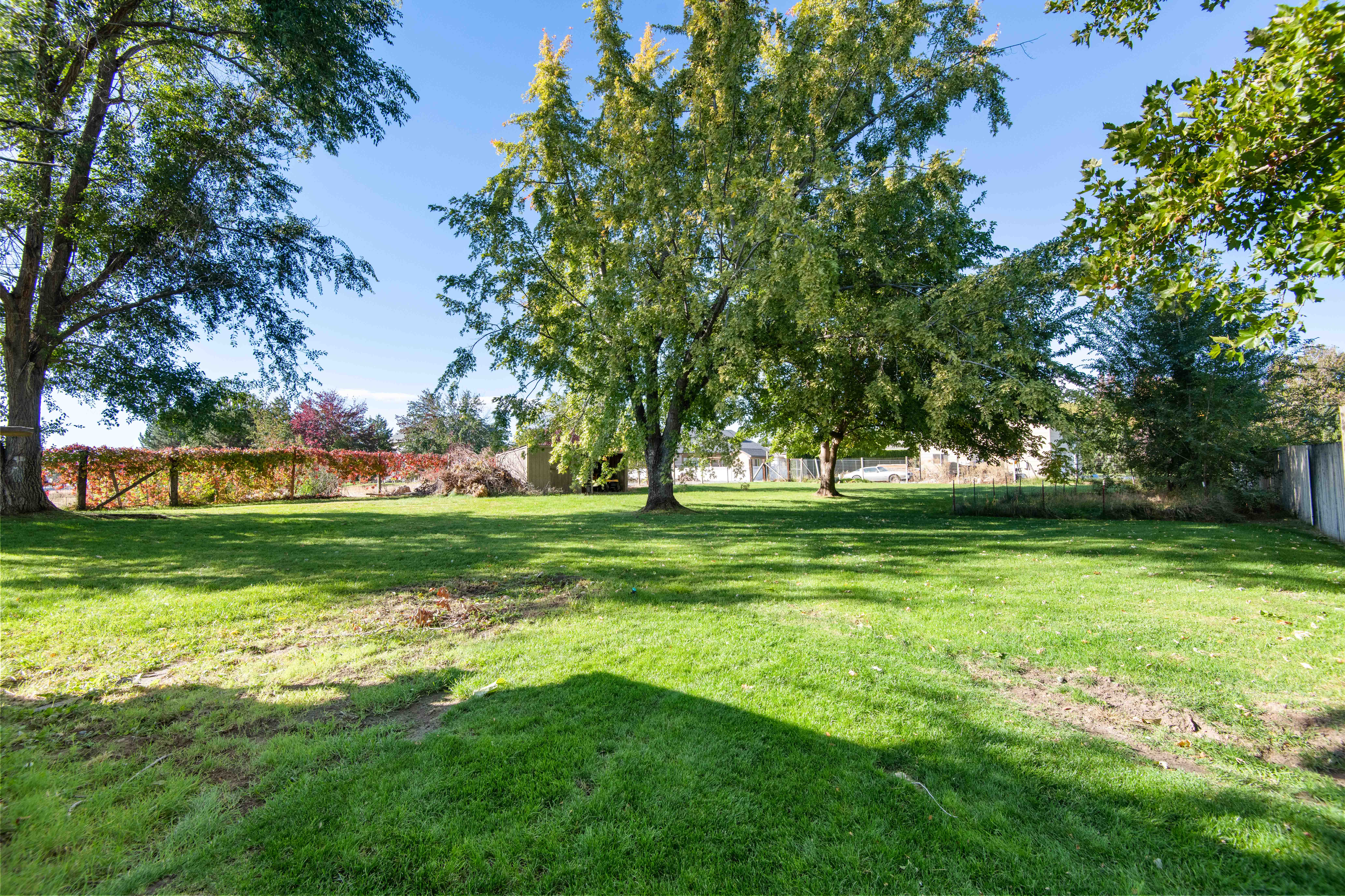 Property with a POOL and room for a shop - 物件實景