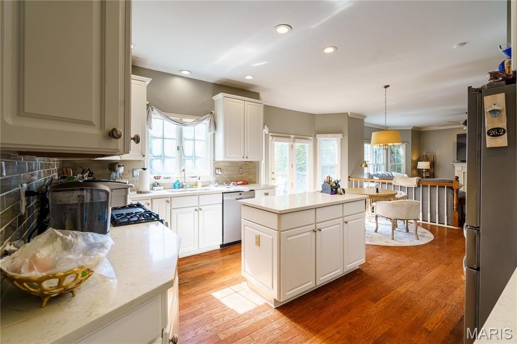 Glen Carbon, Illinois, 62034, United States, 5 Bedrooms Bedrooms, ,4 BathroomsBathrooms,Residential,For Sale,1977133