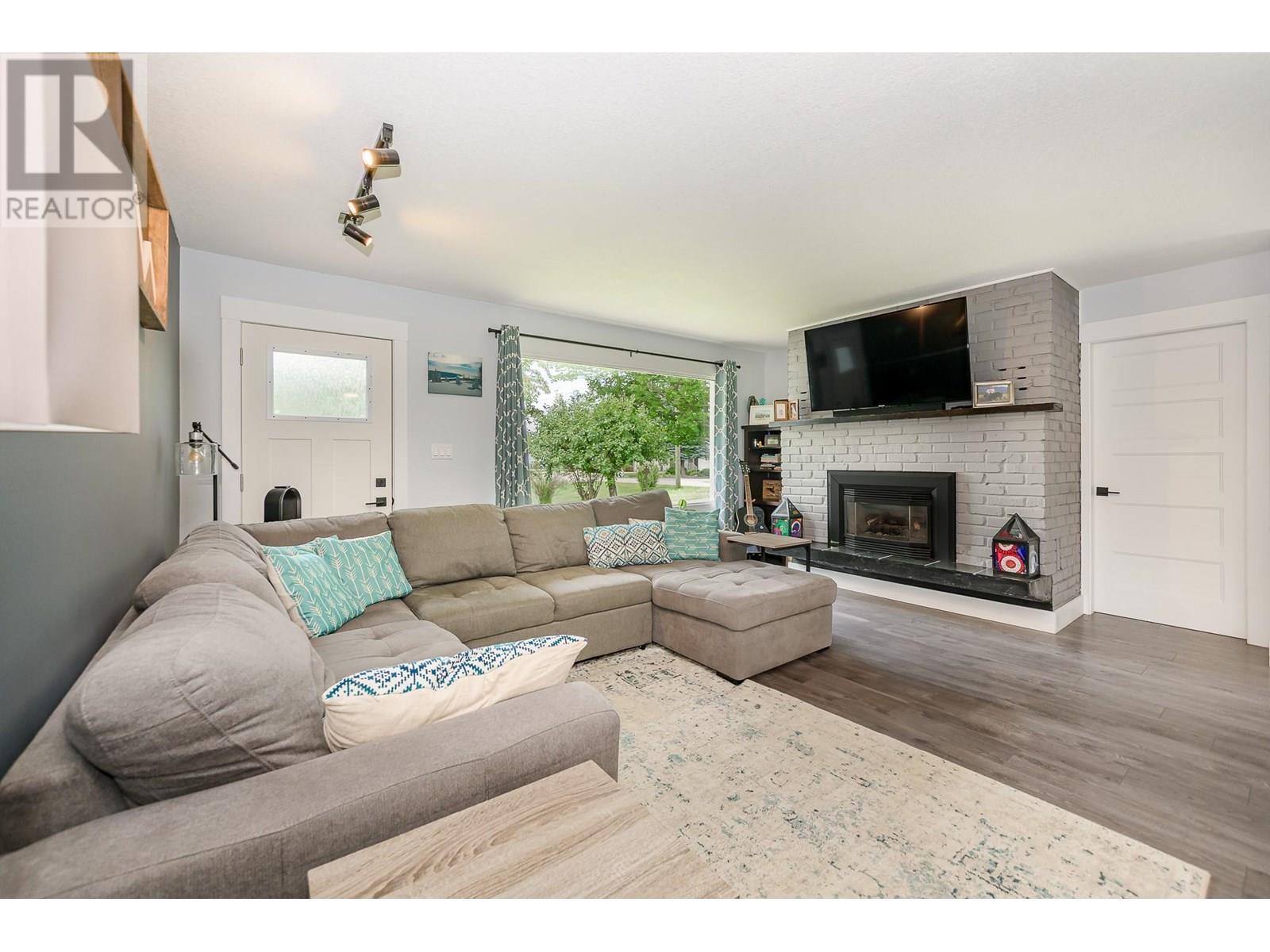 SICAMOUS, British Columbia, V0E 2V4, CA, 3 Bedrooms Bedrooms, ,2 BathroomsBathrooms,Residential,For Sale,1903862