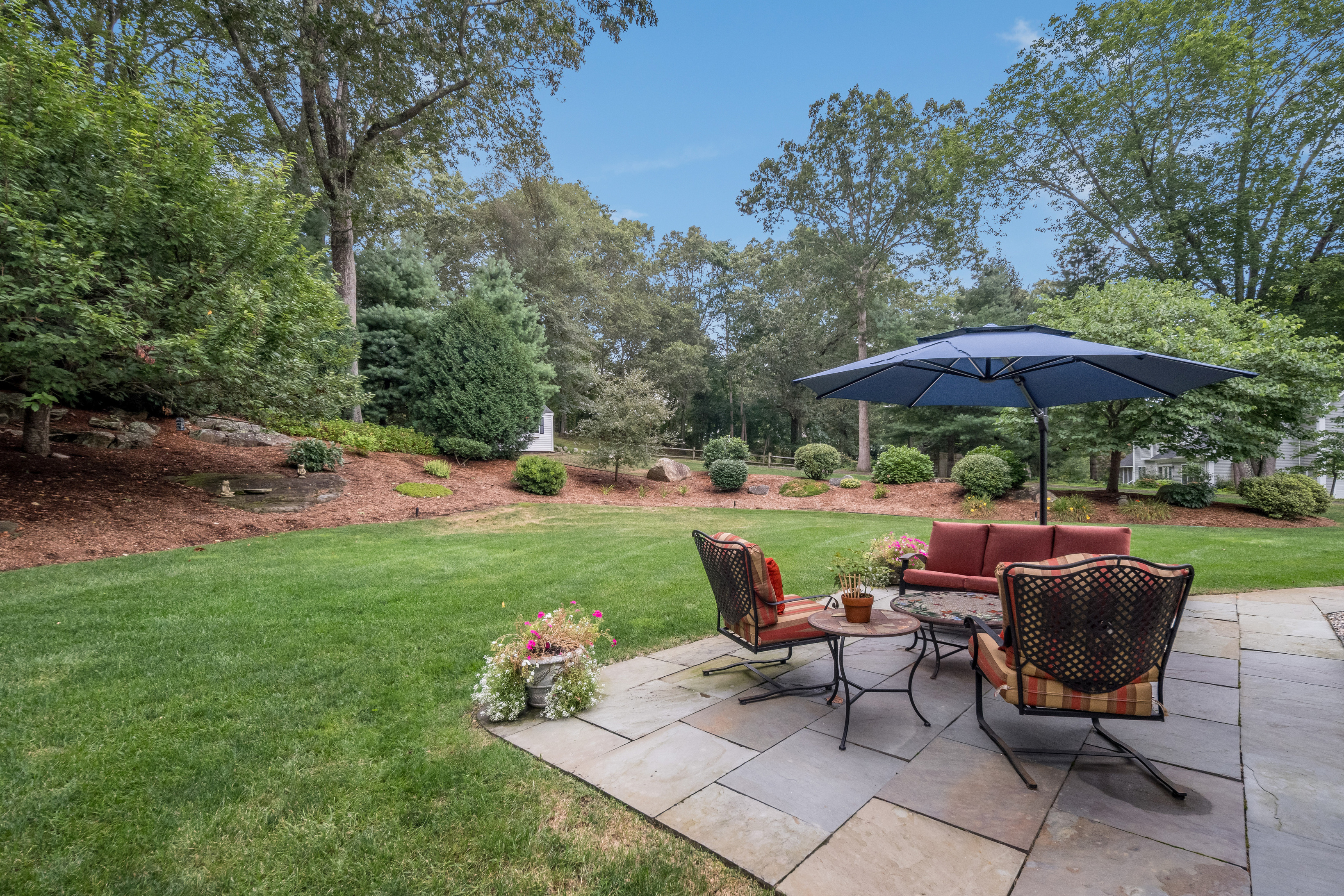  Meticulously Renovated Colonial is Coastal Sophistication - 物件實景
