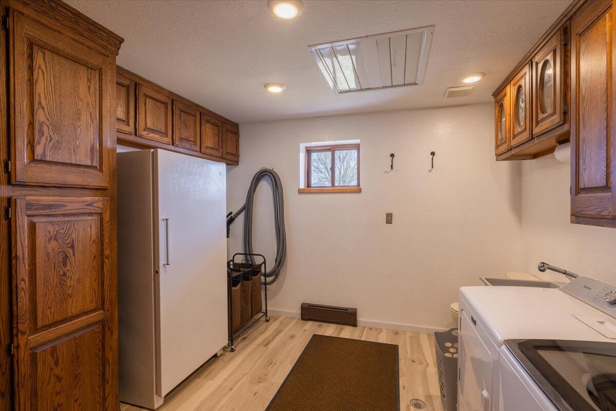 Montrose, Colorado, United States, 3 Bedrooms Bedrooms, ,3 BathroomsBathrooms,Residential,For Sale,1792870