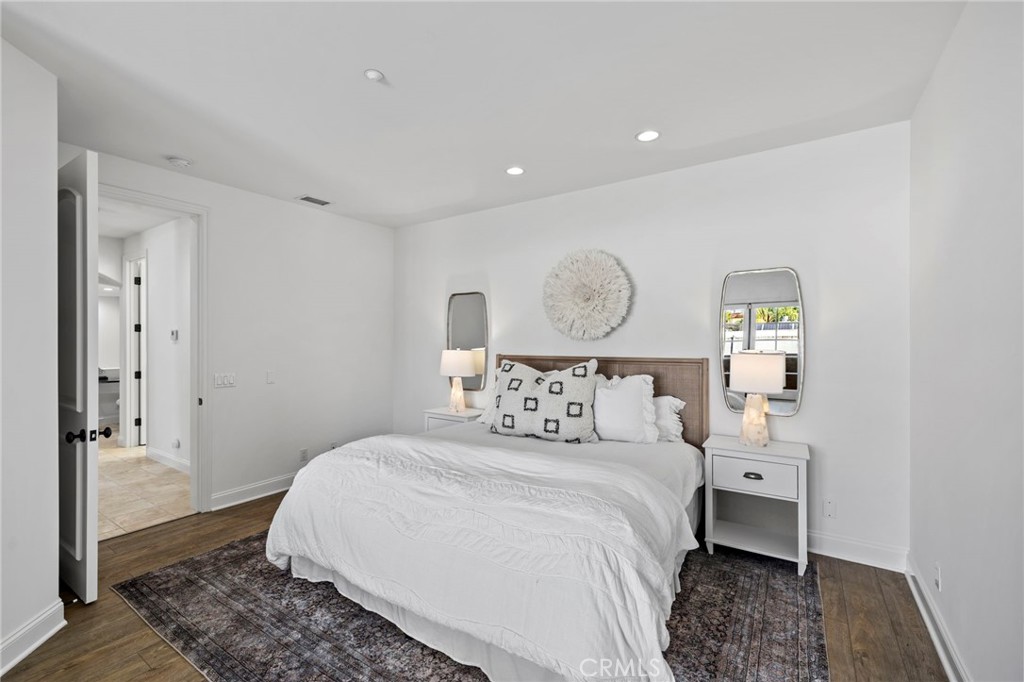 Newport Beach, California, 92663, United States, 3 Bedrooms Bedrooms, ,3 BathroomsBathrooms,Residential,For Sale,1992084