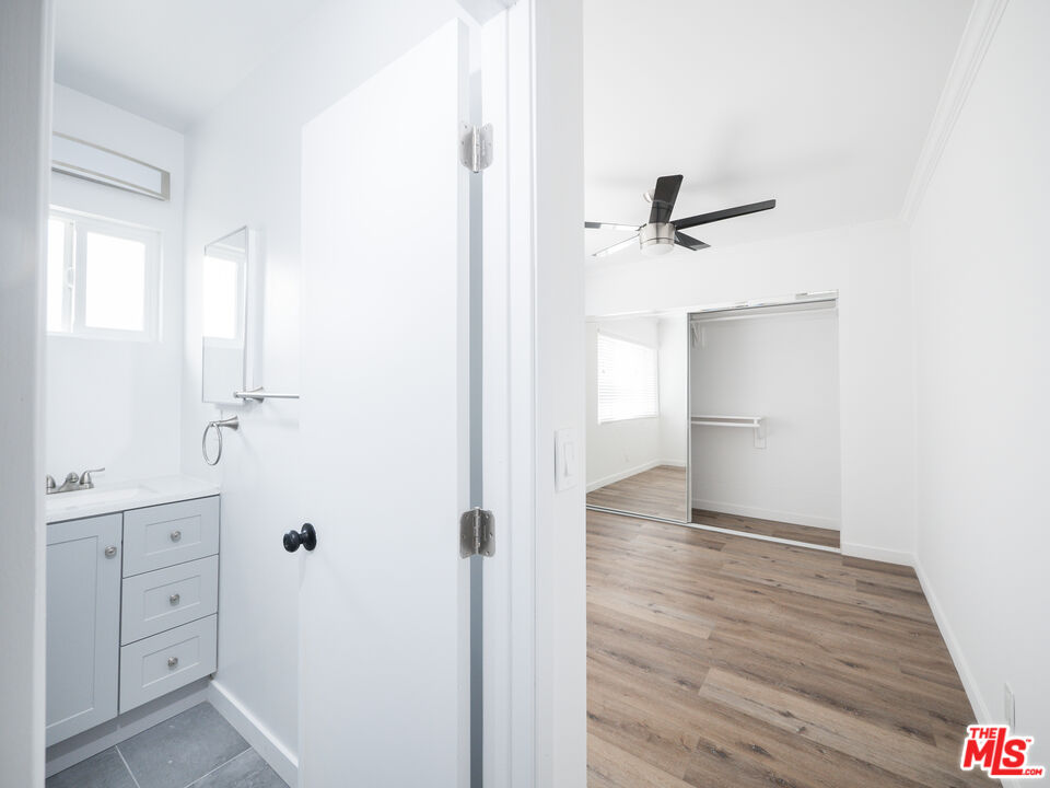 Los Angeles, California, 90066, United States, 4 Bedrooms Bedrooms, ,Residential,For Sale,1991946