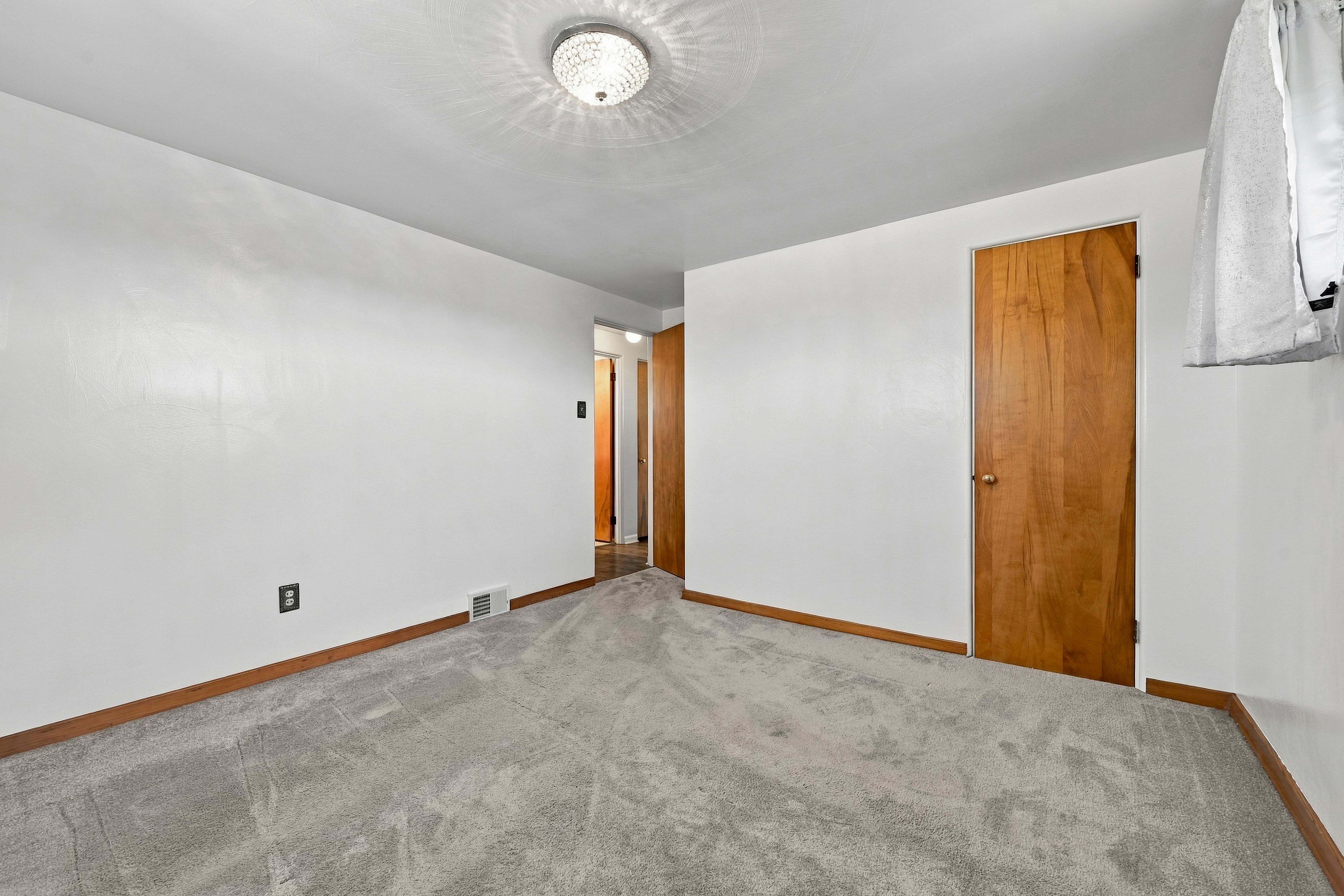  16 South Rolling Hills Avenue, Irwin, PA 15642 - 物件實景