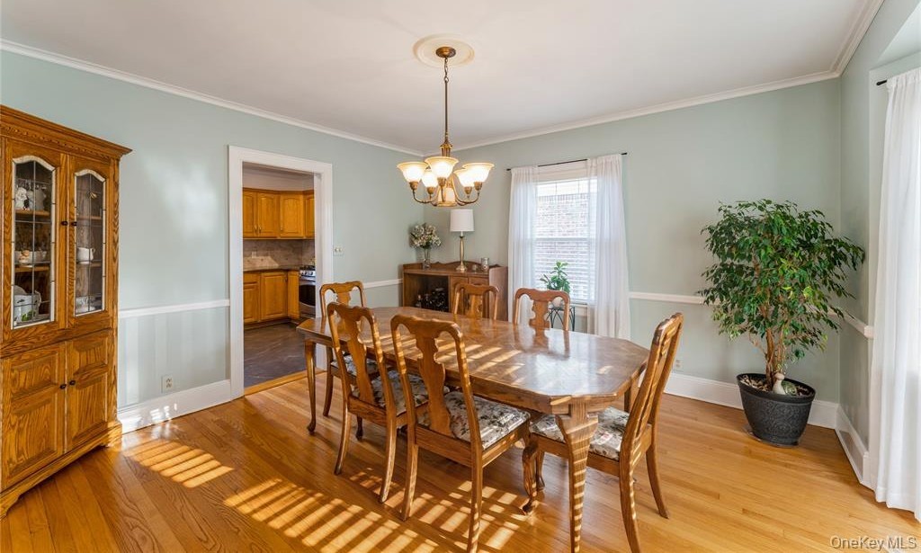 Floral Park, New York, 11001, United States, 3 Bedrooms Bedrooms, ,2 BathroomsBathrooms,Residential,For Sale,1928051