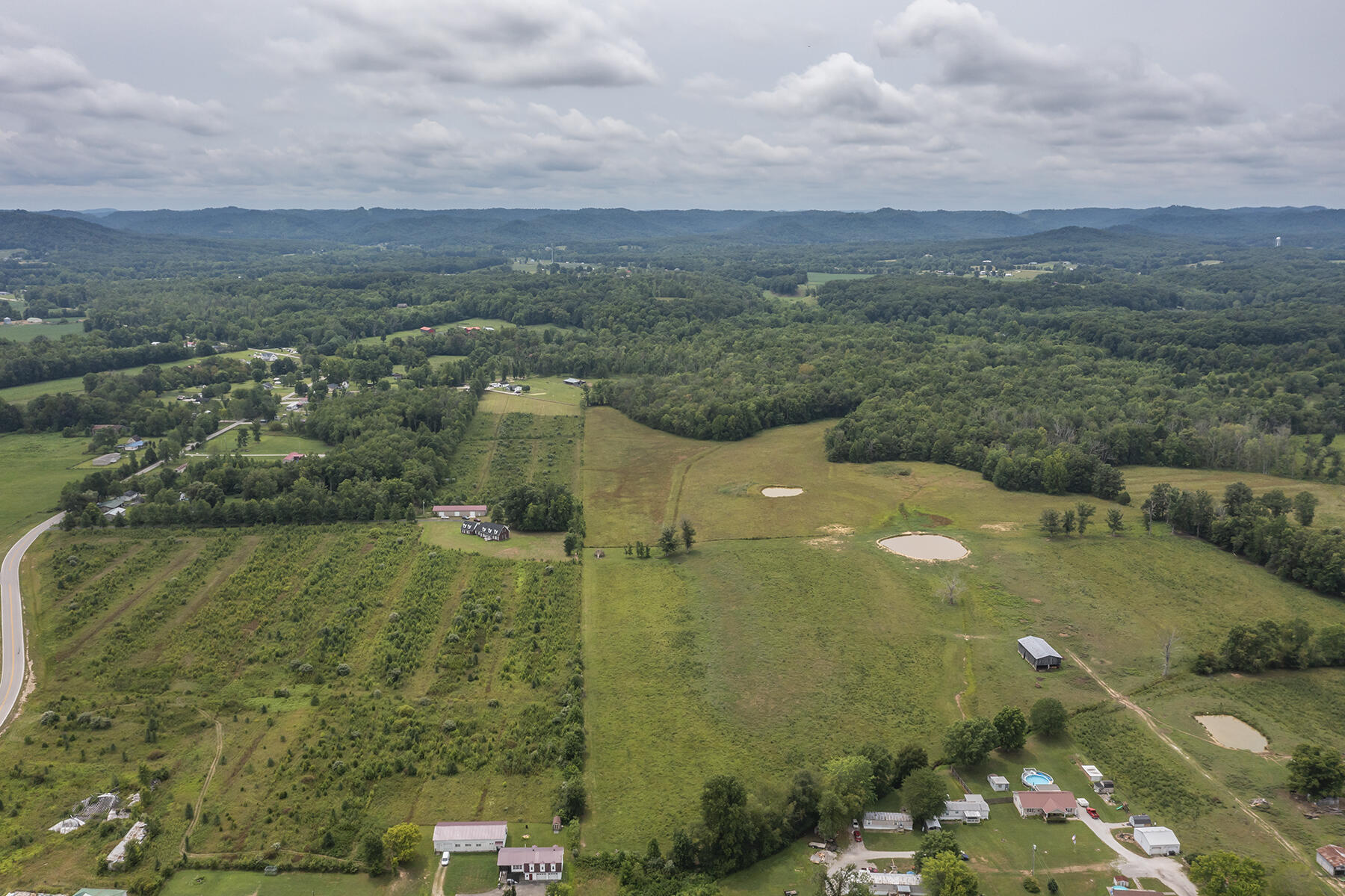 Jeffersonville, Kentucky, 40337, United States, 5 Bedrooms Bedrooms, ,4 BathroomsBathrooms,Residential,For Sale,1989610