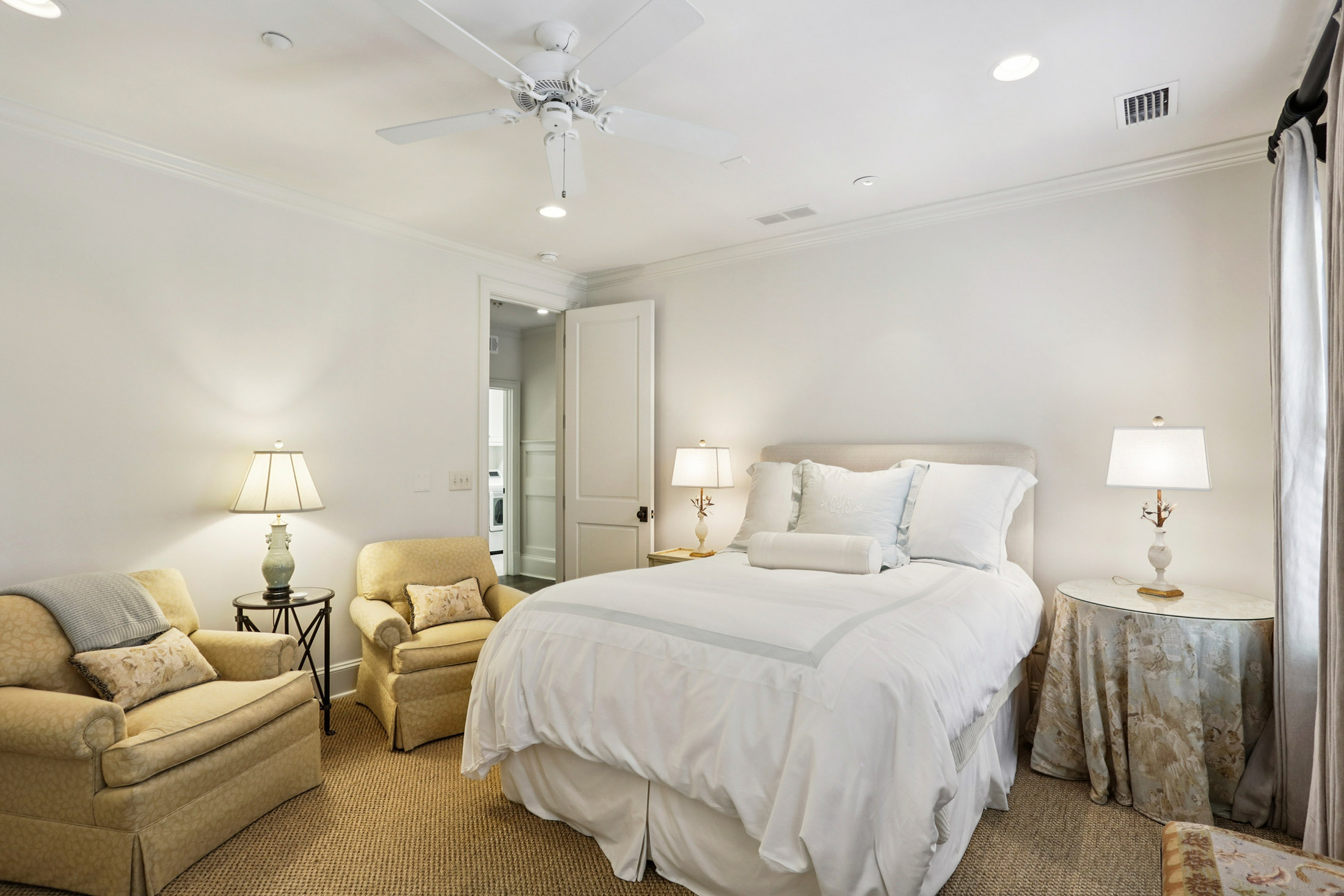  Exceptional Garden Hills Townhome Combines Luxury, Location and Lifestyle - 物件實景