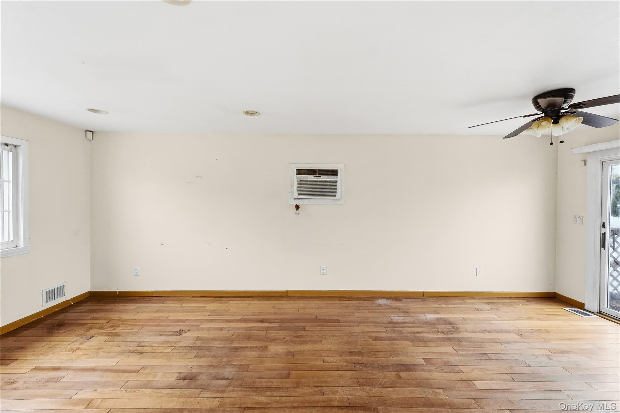 Selden, New York, 11784, United States, 5 Bedrooms Bedrooms, ,2 BathroomsBathrooms,Residential,For Sale,2049054