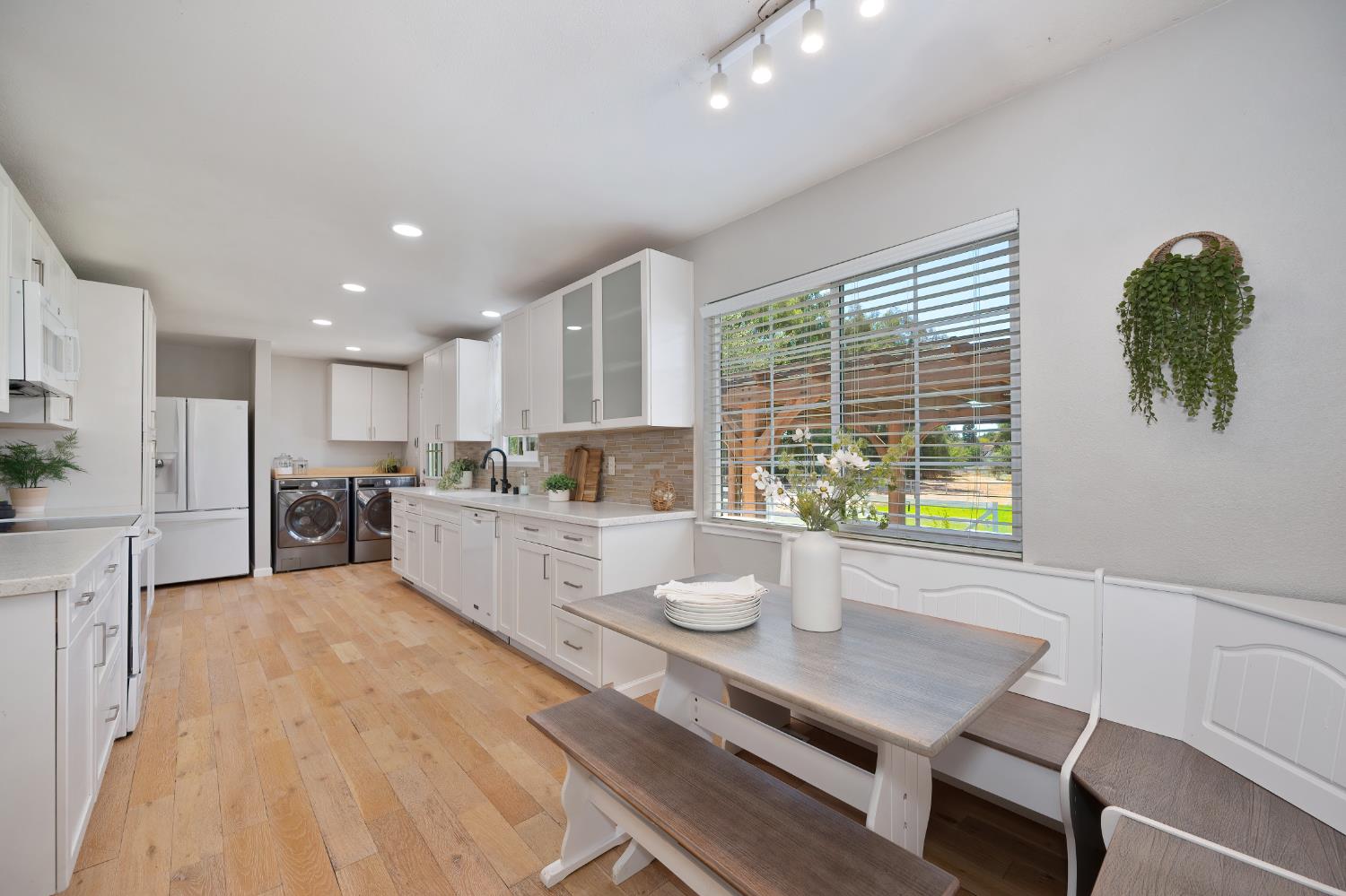 Orangevale, California, 95662, United States, 3 Bedrooms Bedrooms, ,2 BathroomsBathrooms,Residential,For Sale,1926180