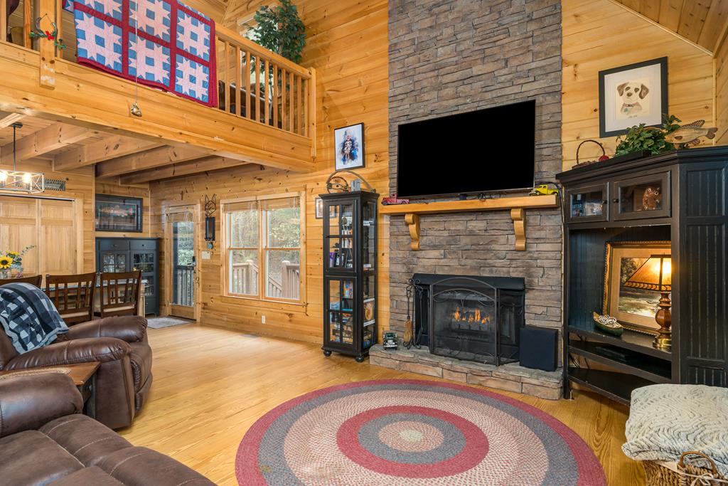 Ellijay, Georgia, 30540, United States, 3 Bedrooms Bedrooms, ,2 BathroomsBathrooms,Residential,For Sale,1972067