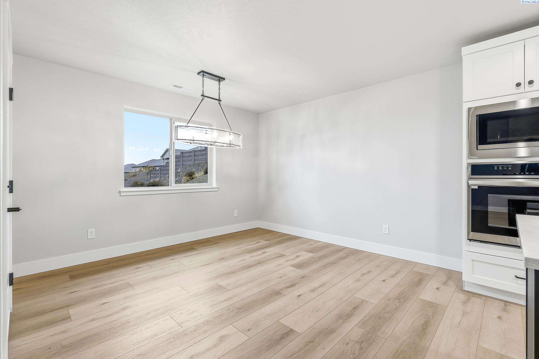 Kennewick, Washington, 99338, United States, 3 Bedrooms Bedrooms, ,1 BathroomBathrooms,Residential,For Sale,2000411