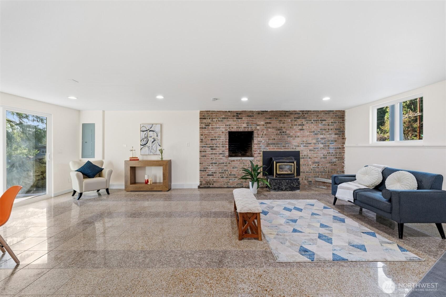 PUYALLUP, Washington, 98373, United States, 6 Bedrooms Bedrooms, ,3 BathroomsBathrooms,Residential,For Sale,2000795