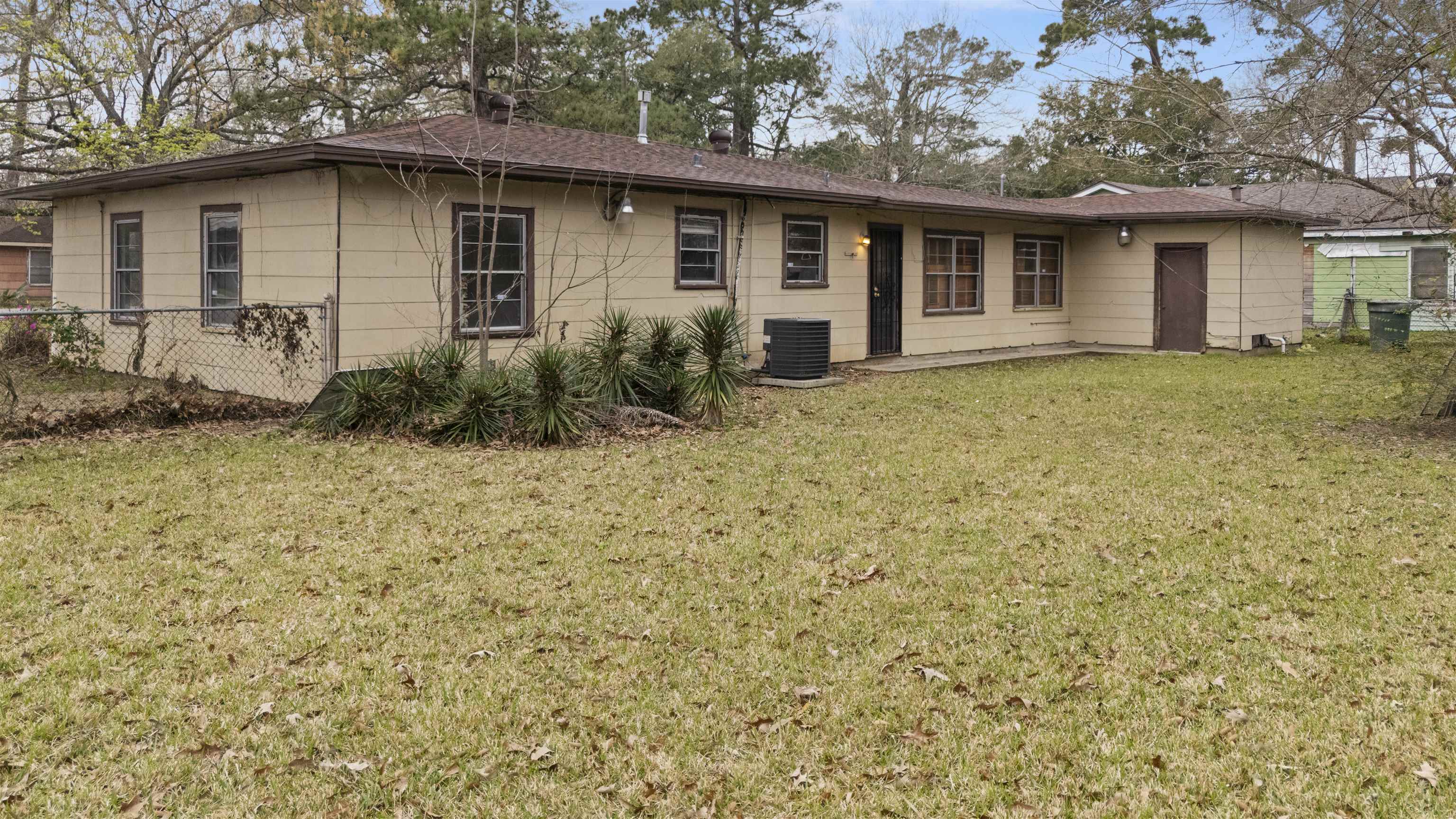 El Paso St, Beaumont, TX 77703 #1