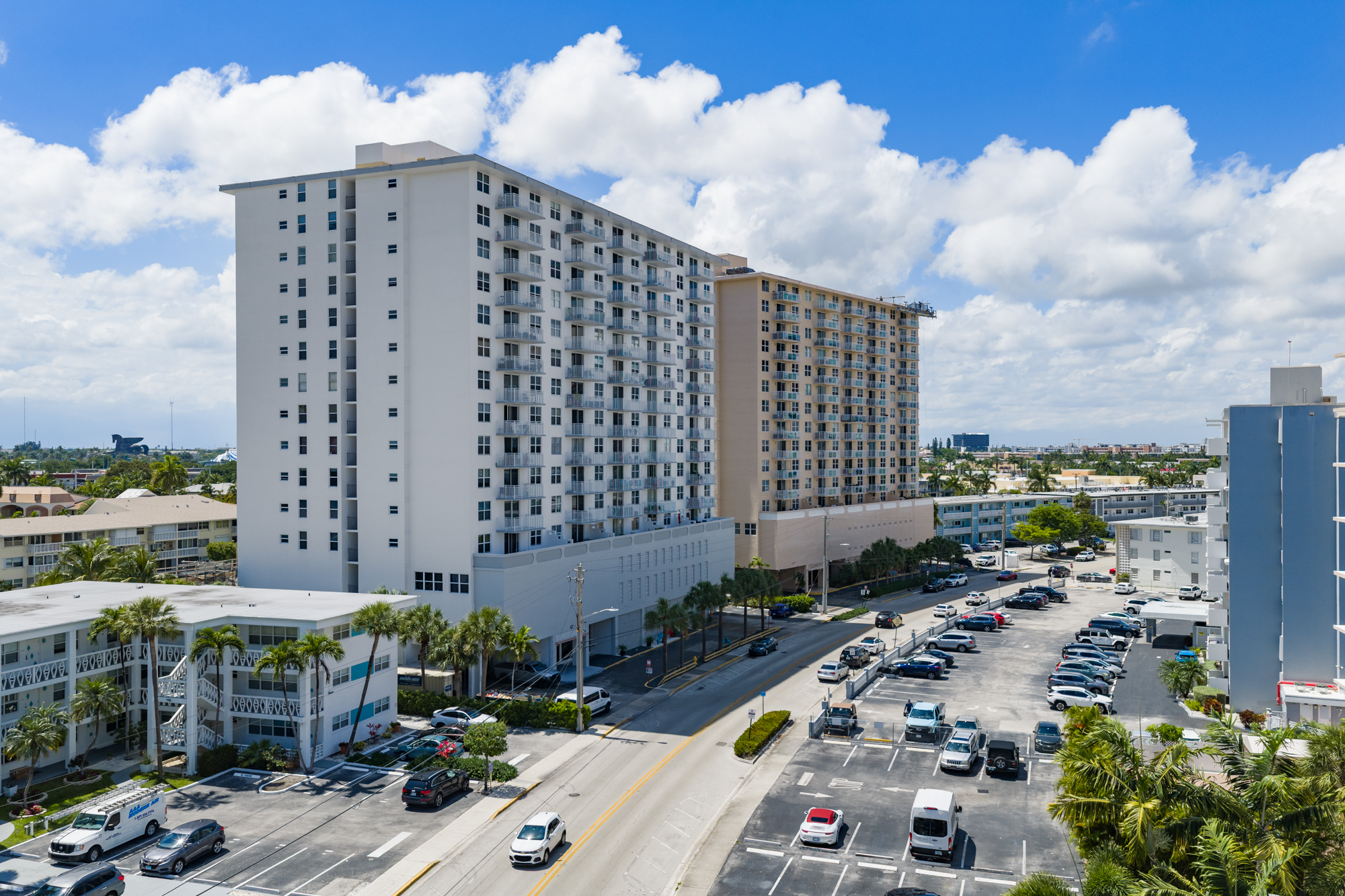 427 Golden Isles Dr, Hallandale Beach, FL, 33009 - 物件實景