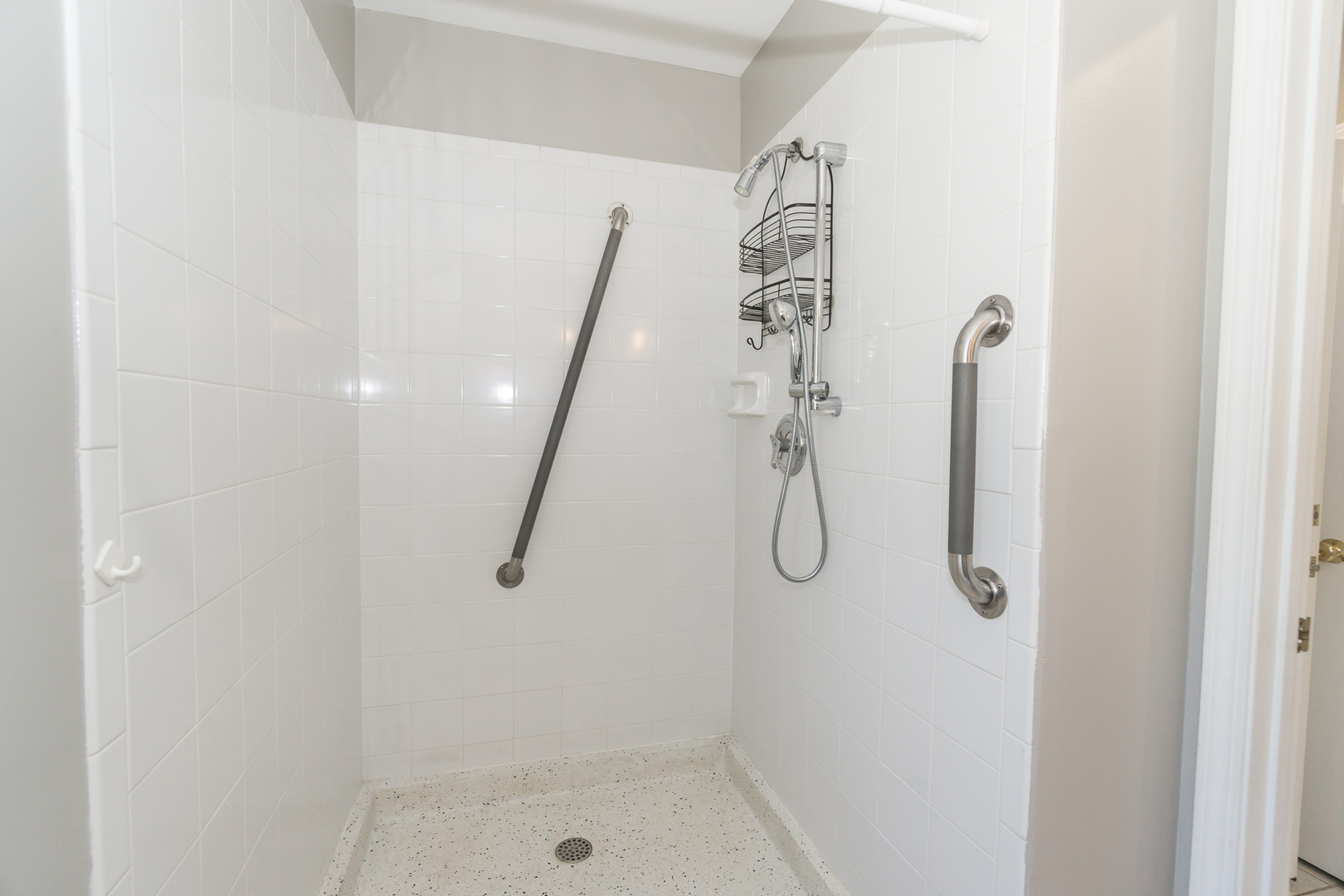 Arlington Heights, Illinois, 60005, United States, 5 Bedrooms Bedrooms, ,3 BathroomsBathrooms,Residential,For Sale,1921058