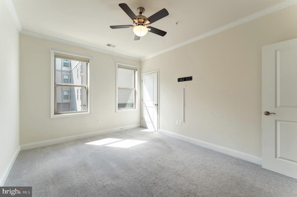 Ashburn, Virginia, 20148, United States, 3 Bedrooms Bedrooms, ,2 BathroomsBathrooms,Residential,For Sale,1977390