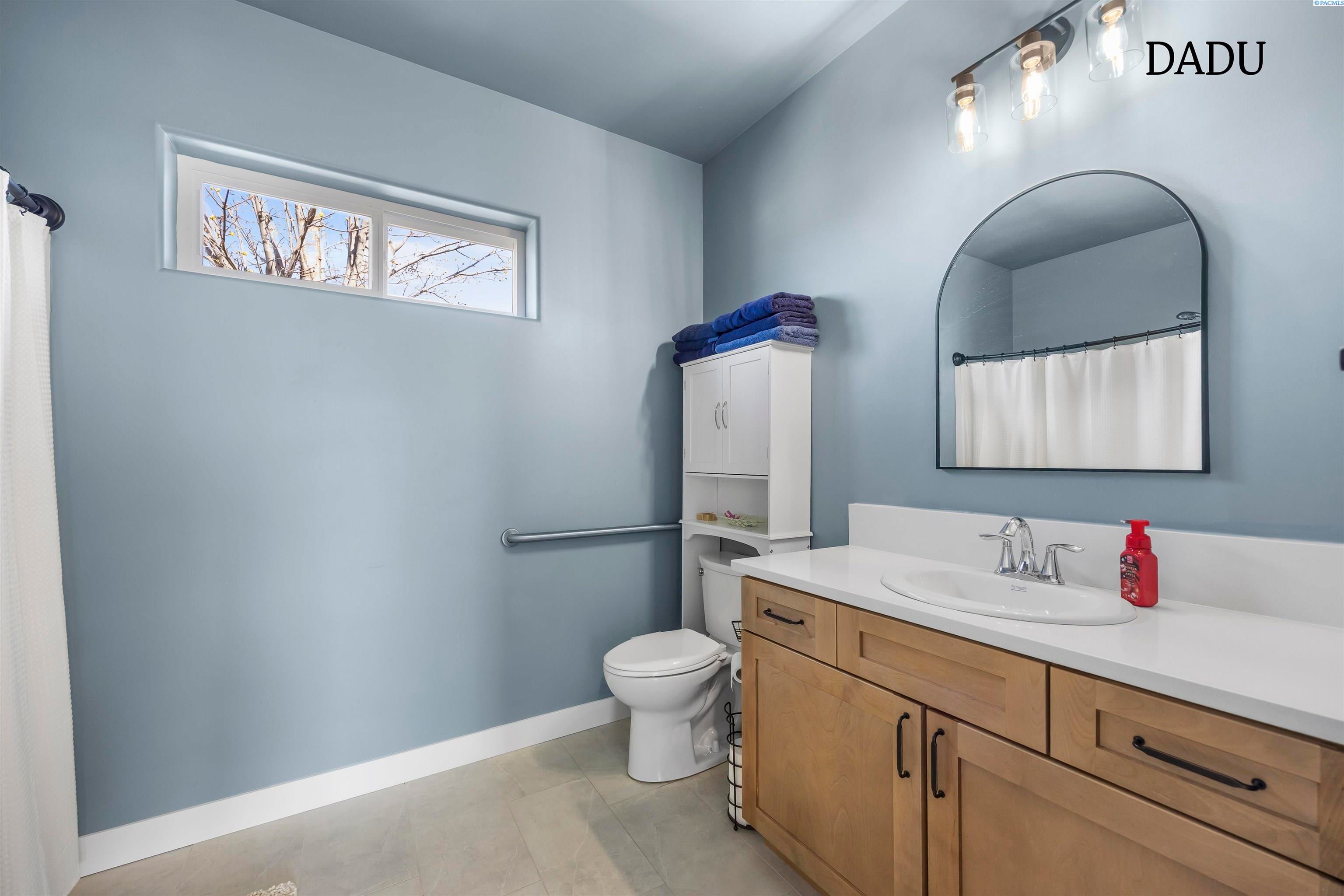 West Richland, Washington, 99353, United States, 4 Bedrooms Bedrooms, ,4 BathroomsBathrooms,Residential,For Sale,2031240