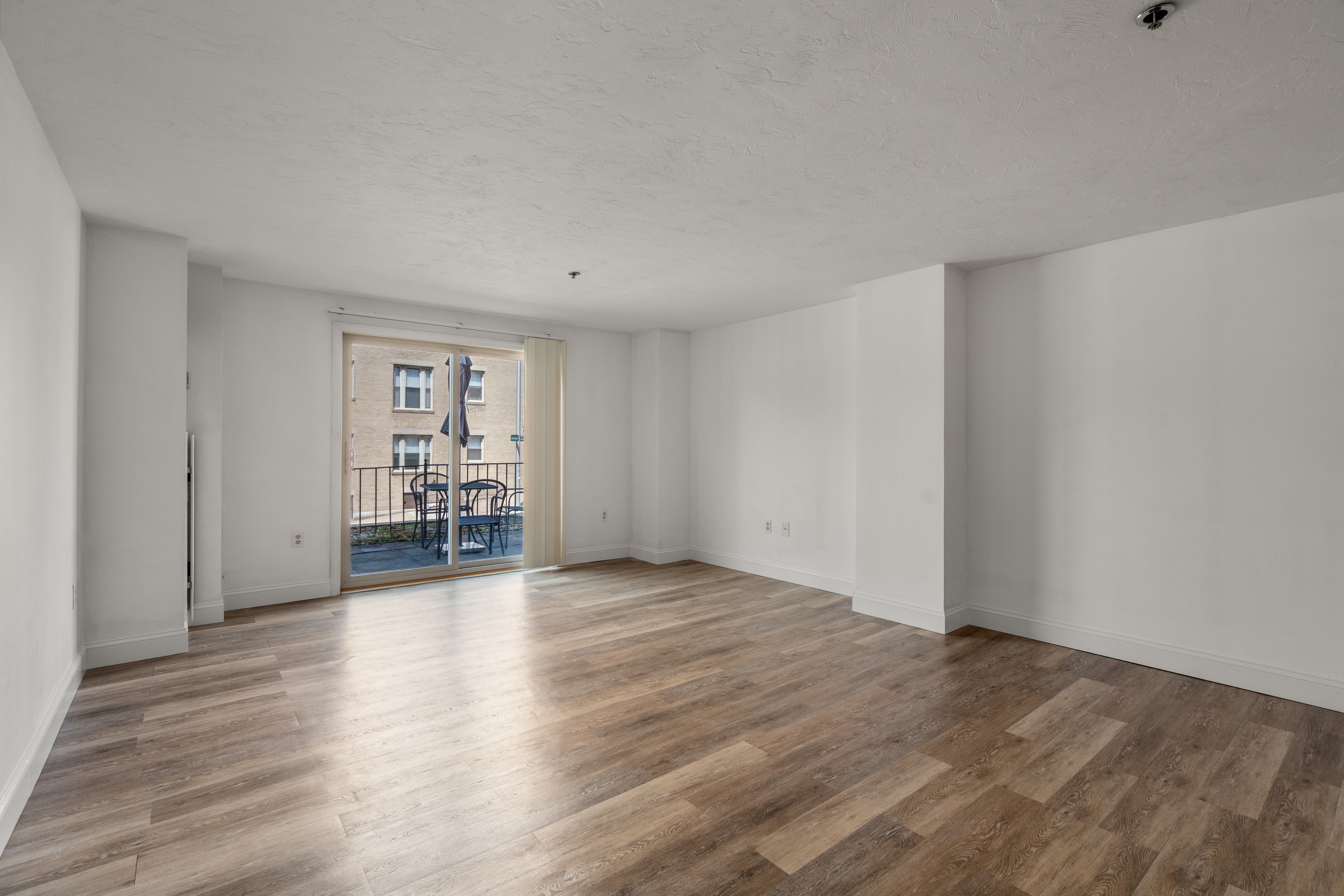  44 Elm, Unit 102, Worcester, MA, 01690 - 物件實景