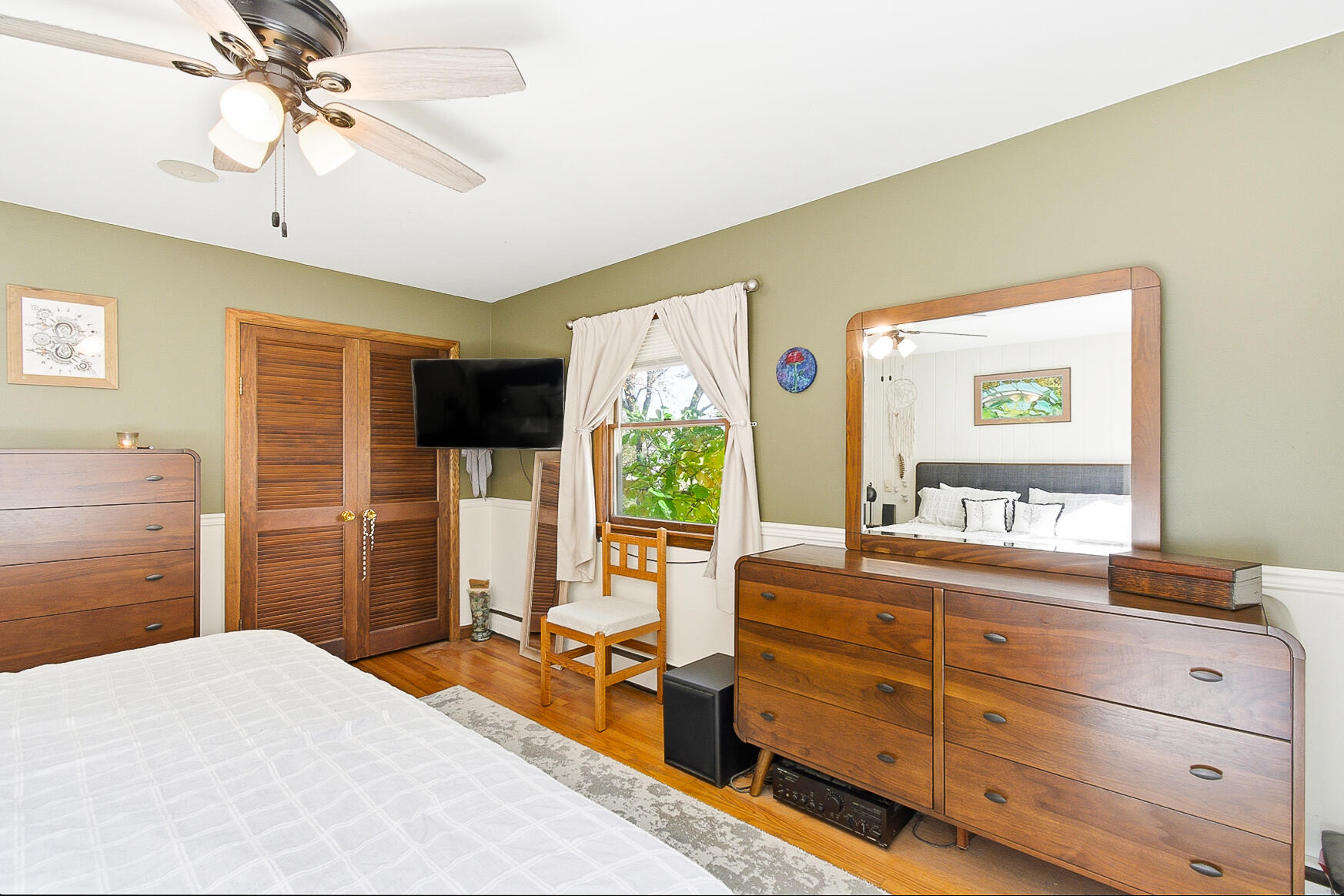 Jefferson, Wisconsin, 53549, United States, 4 Bedrooms Bedrooms, ,2 BathroomsBathrooms,Residential,For Sale,1973075