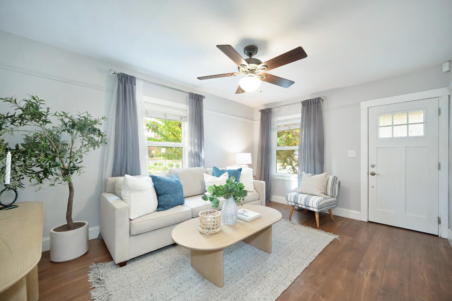 Sacramento, California, 95817, United States, 2 Bedrooms Bedrooms, ,1 BathroomBathrooms,Residential,For Sale,1991606