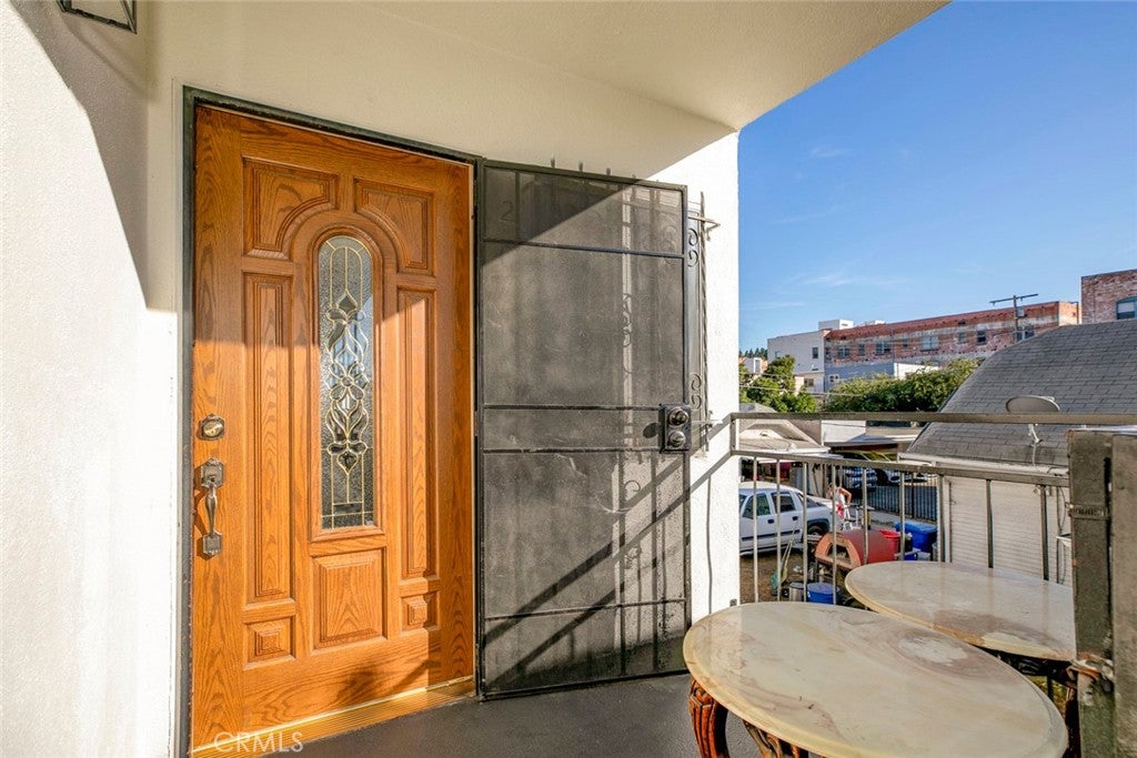 Los Angeles, California, 90027, United States, 2 Bedrooms Bedrooms, ,2 BathroomsBathrooms,Residential,For Sale,1939885