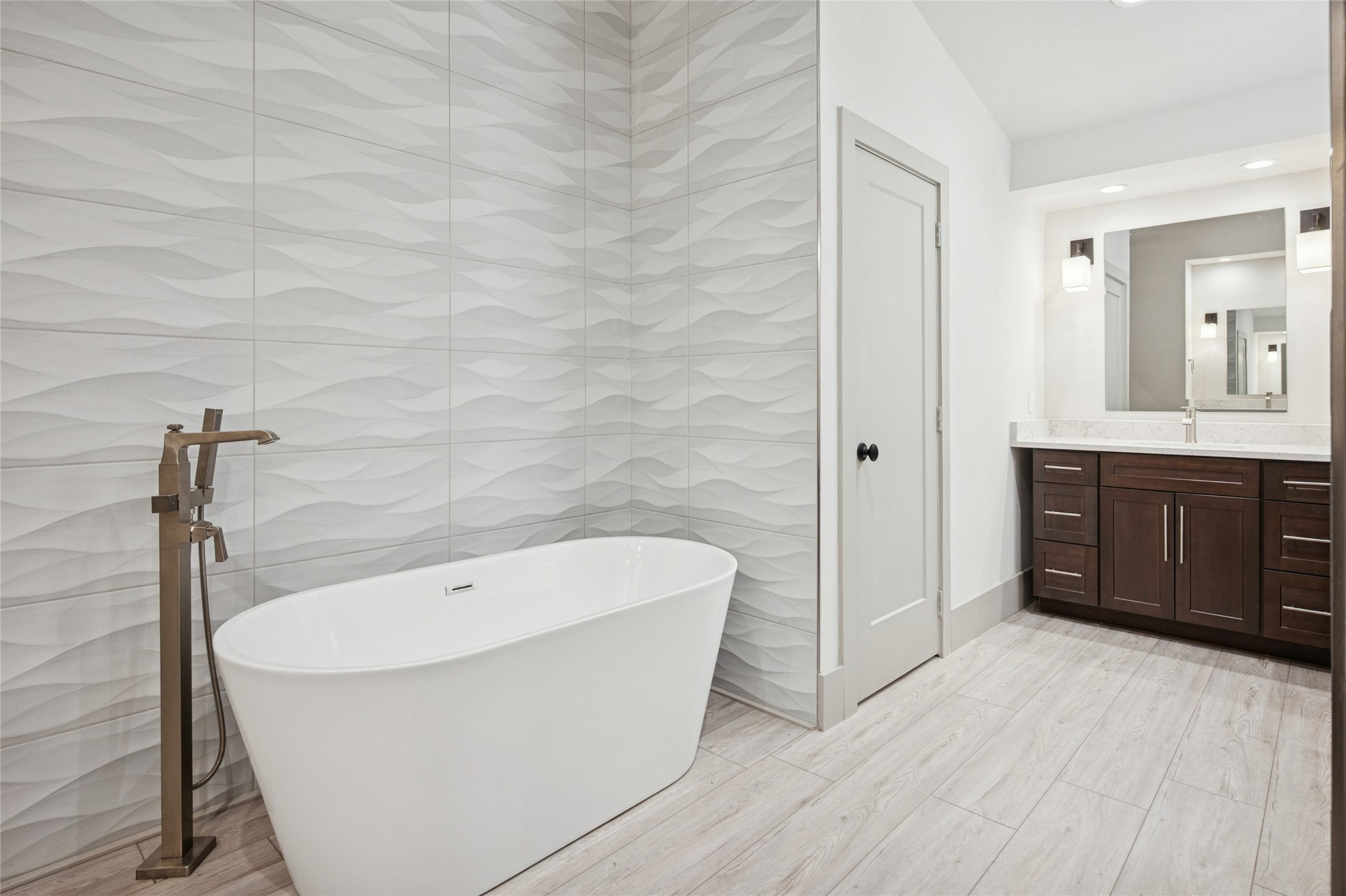 Highland Village, Texas, 75077, United States, 4 Bedrooms Bedrooms, ,3 BathroomsBathrooms,Residential,For Sale,1989492