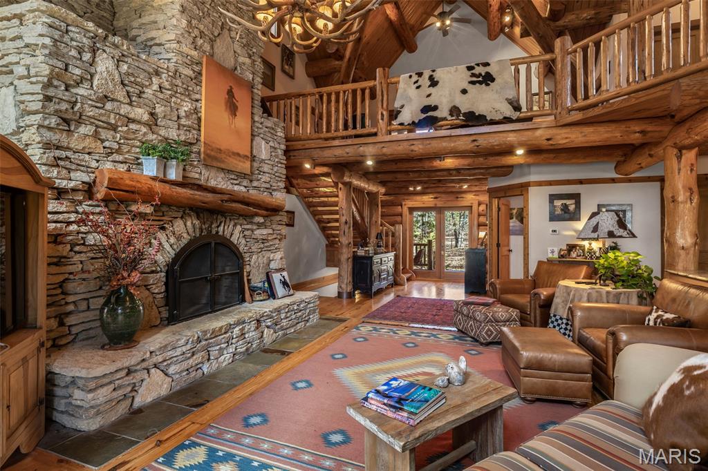 Farmington, Missouri, 63640, United States, 3 Bedrooms Bedrooms, ,4 BathroomsBathrooms,Residential,For Sale,1991980