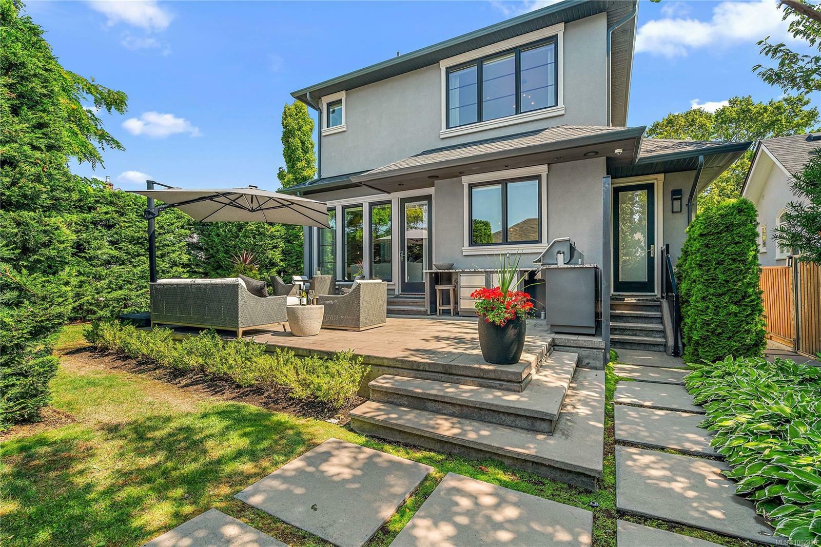 OAK BAY, British Columbia, V8R 3L8, CA, 6 Bedrooms Bedrooms, ,Residential,For Sale,1875057