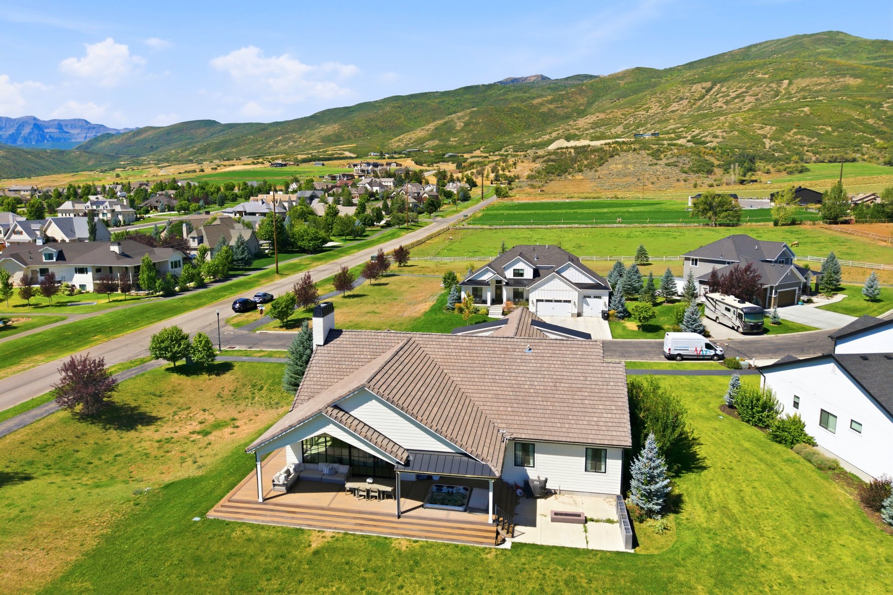  A RARE OPPORTUNITY TO COMBINE SMALL TOWN CHARM WITH MOUNTAIN RETREAT LUXURY - 物件實景