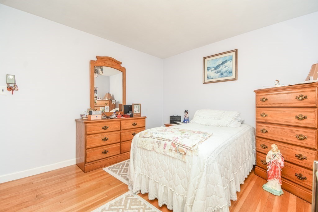 Nahant, Massachusetts, 01908, United States, 4 Bedrooms Bedrooms, ,3 BathroomsBathrooms,Residential,For Sale,1943119