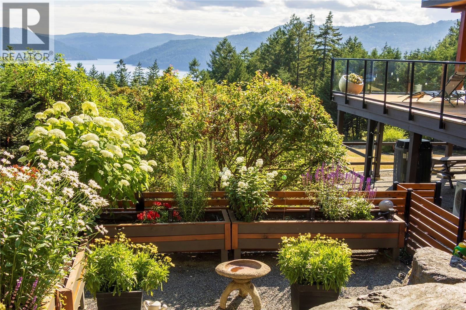 CENTRAL SAANICH, British Columbia, V8M 1S2, CA, 3 Bedrooms Bedrooms, ,4 BathroomsBathrooms,Residential,For Sale,1947352