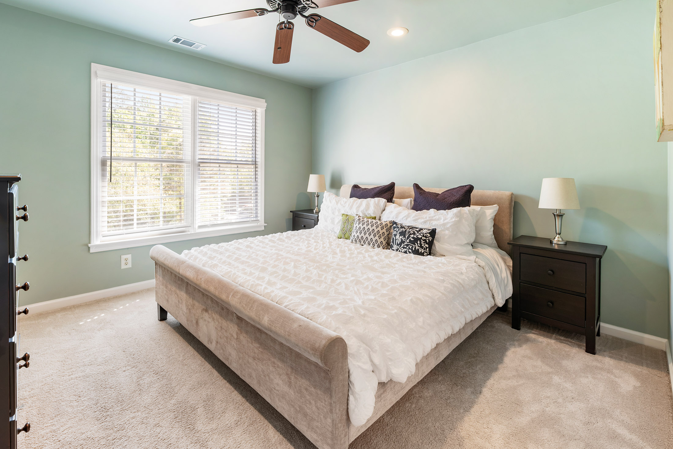  Completely Renovated Home in Desirable Location - 物件實景