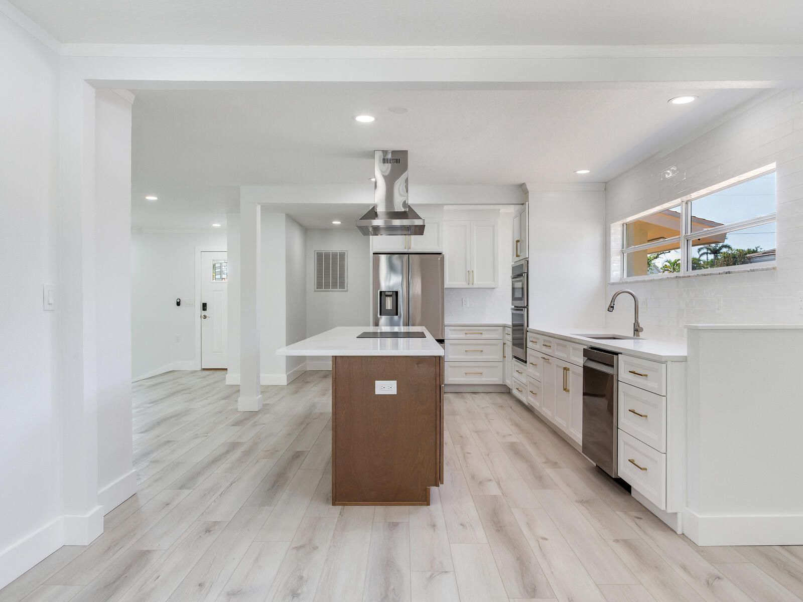 Treasure Island, Florida, 33706, United States, 3 Bedrooms Bedrooms, ,2 BathroomsBathrooms,Residential,For Sale,1981949