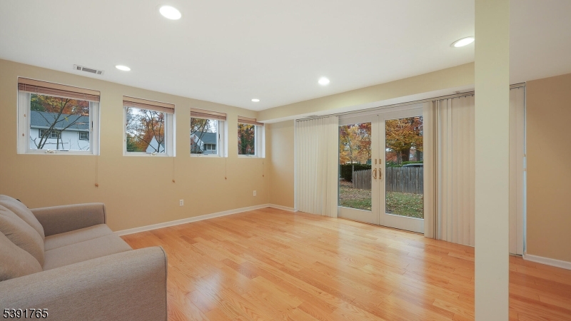 Fanwood Boro, New Jersey, 07023, United States, 3 Bedrooms Bedrooms, ,3 BathroomsBathrooms,Residential,For Sale,1987912