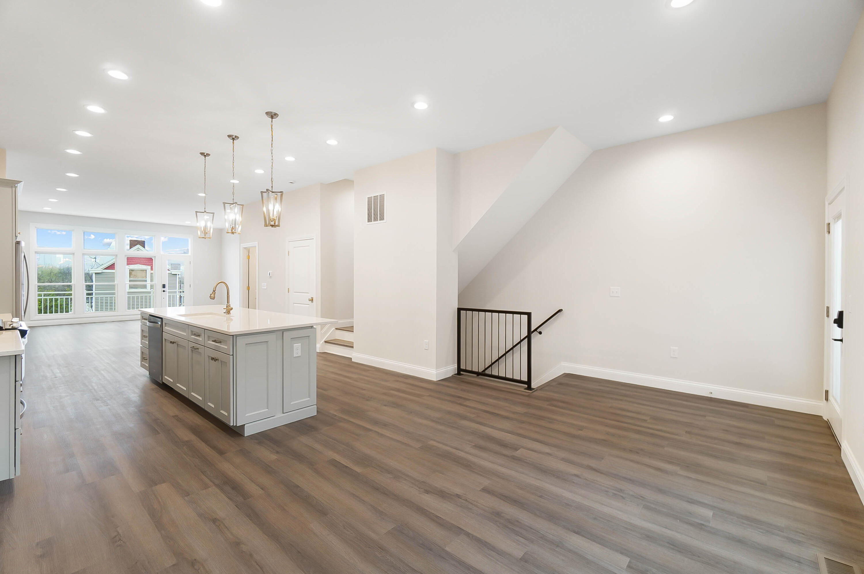 Newport, Kentucky, 41071, United States, 3 Bedrooms Bedrooms, ,4 BathroomsBathrooms,Residential,For Sale,1786326