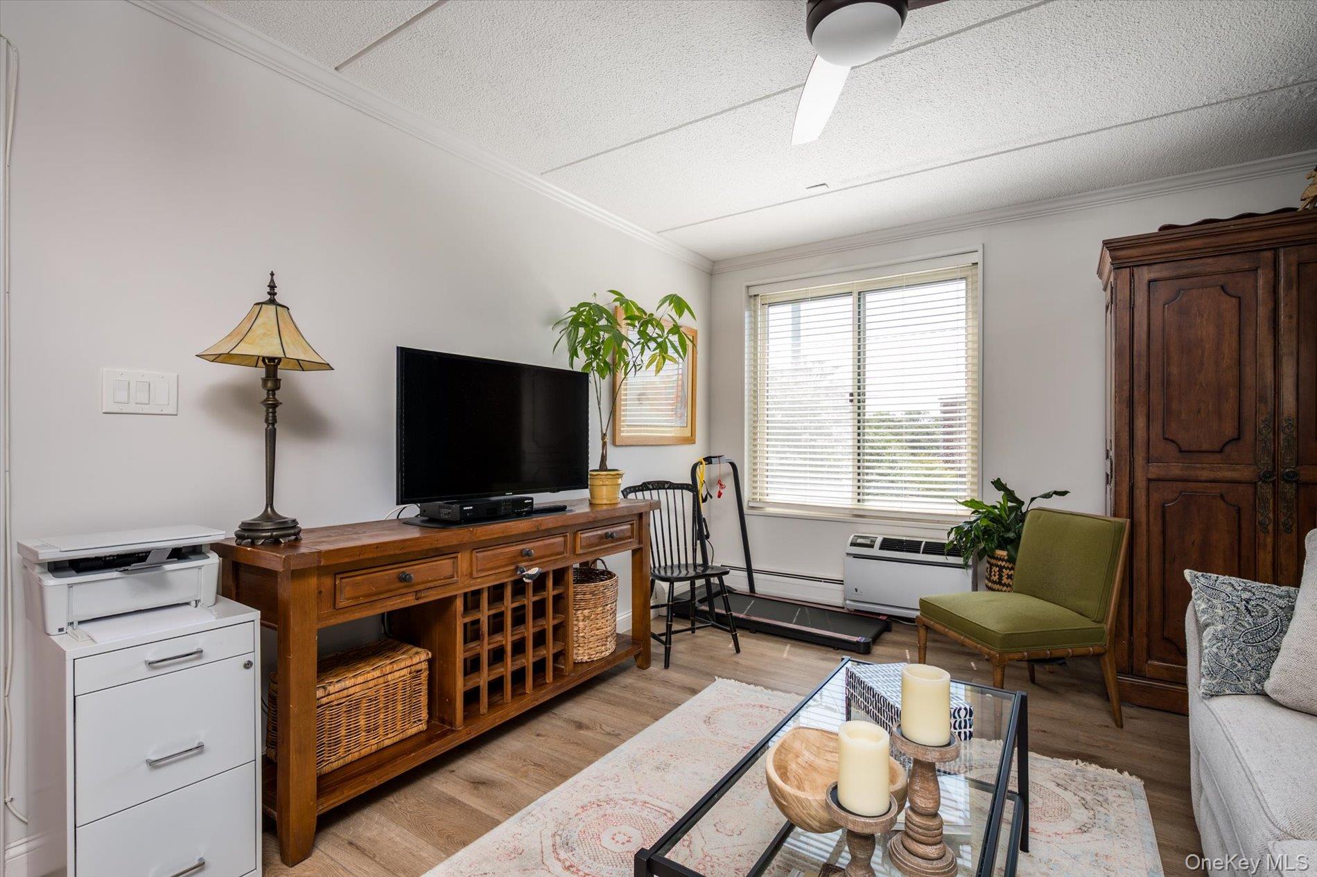  135 Post Avenue, Westbury, NY, 11590 - 物件實景