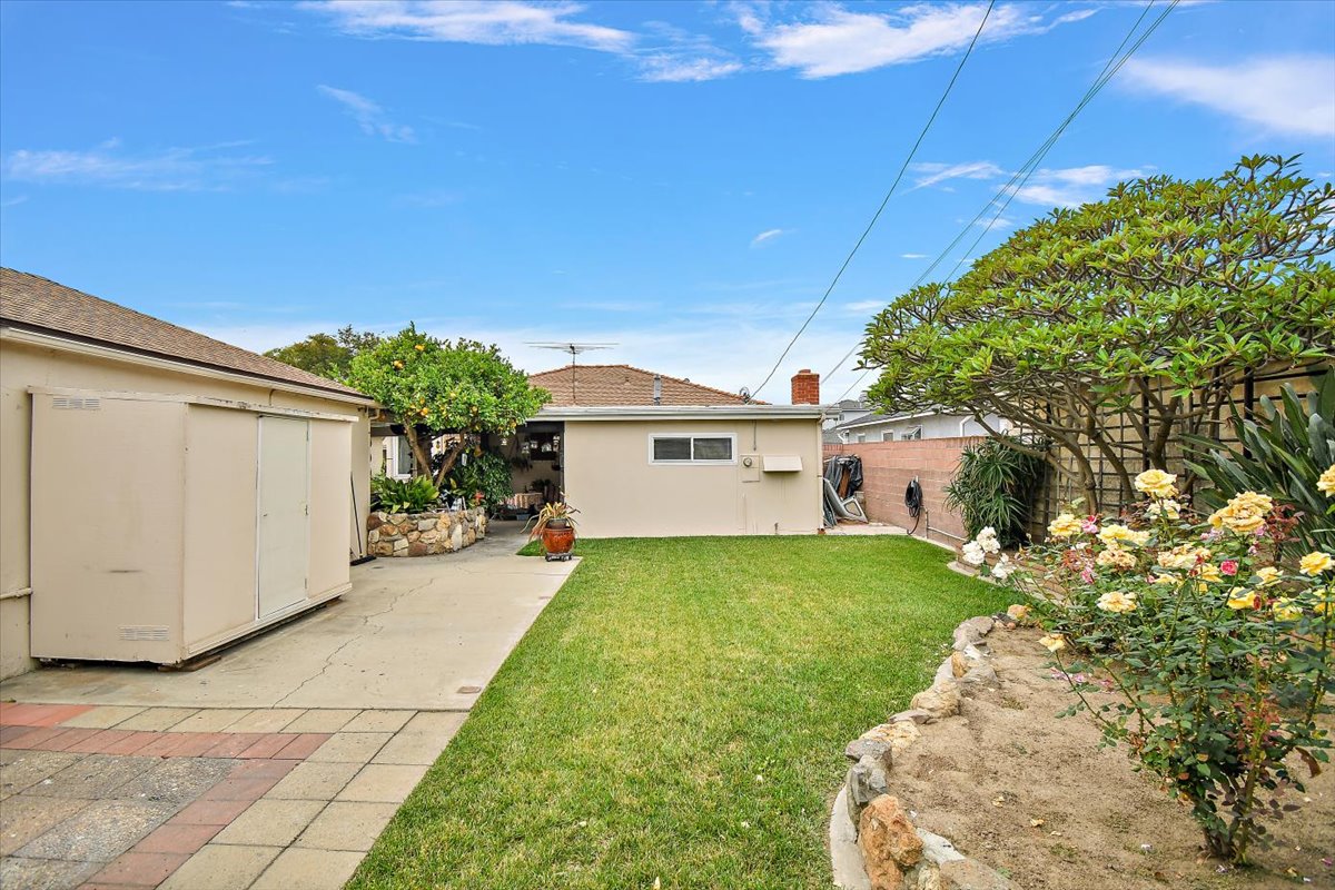 Lakewood, California, 90713, United States, 3 Bedrooms Bedrooms, ,1 BathroomBathrooms,Residential,For Sale,1927996