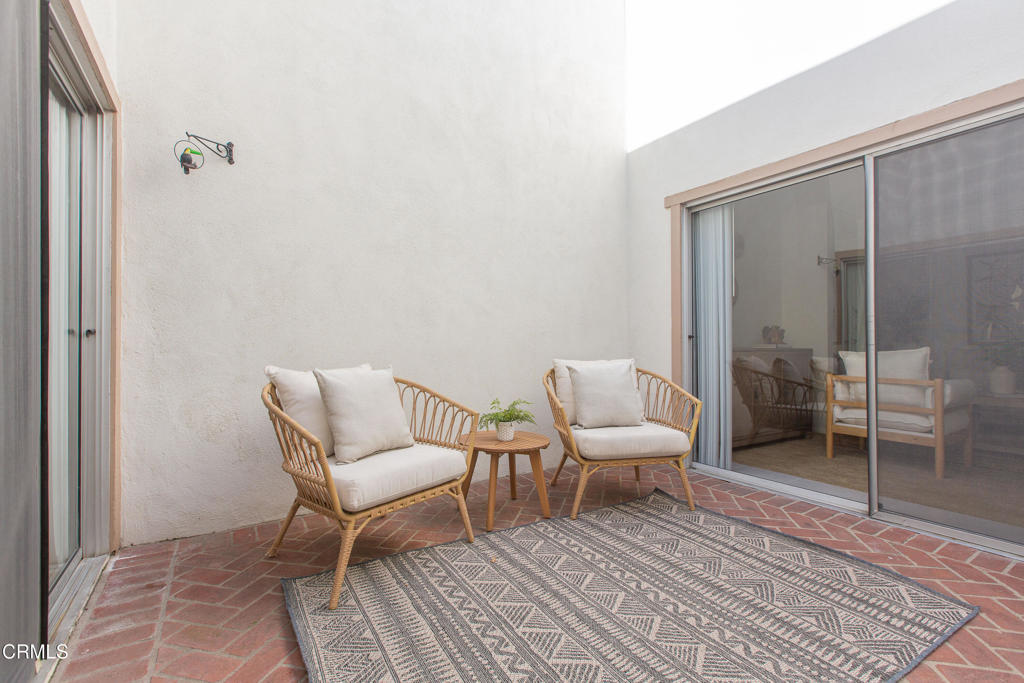 Tustin, California, 92780, United States, 2 Bedrooms Bedrooms, ,2 BathroomsBathrooms,Residential,For Sale,2002940