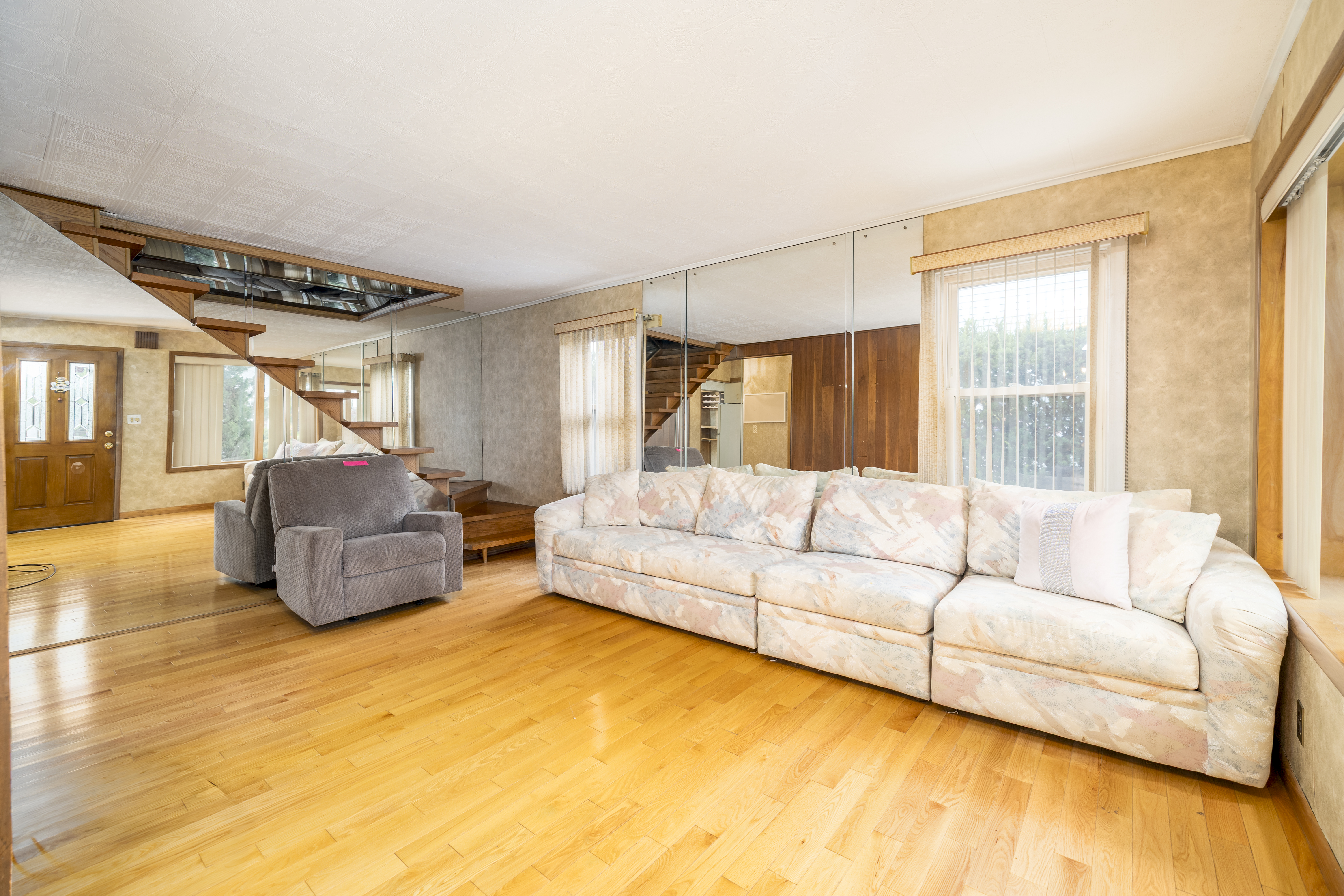  49 Roosevelt Court, Westbury, NY, 11590 - 物件實景