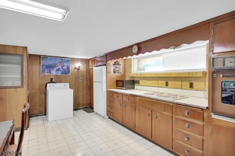 Clifton City, New Jersey, 07011, United States, 4 Bedrooms Bedrooms, ,2 BathroomsBathrooms,Residential,For Sale,1916350