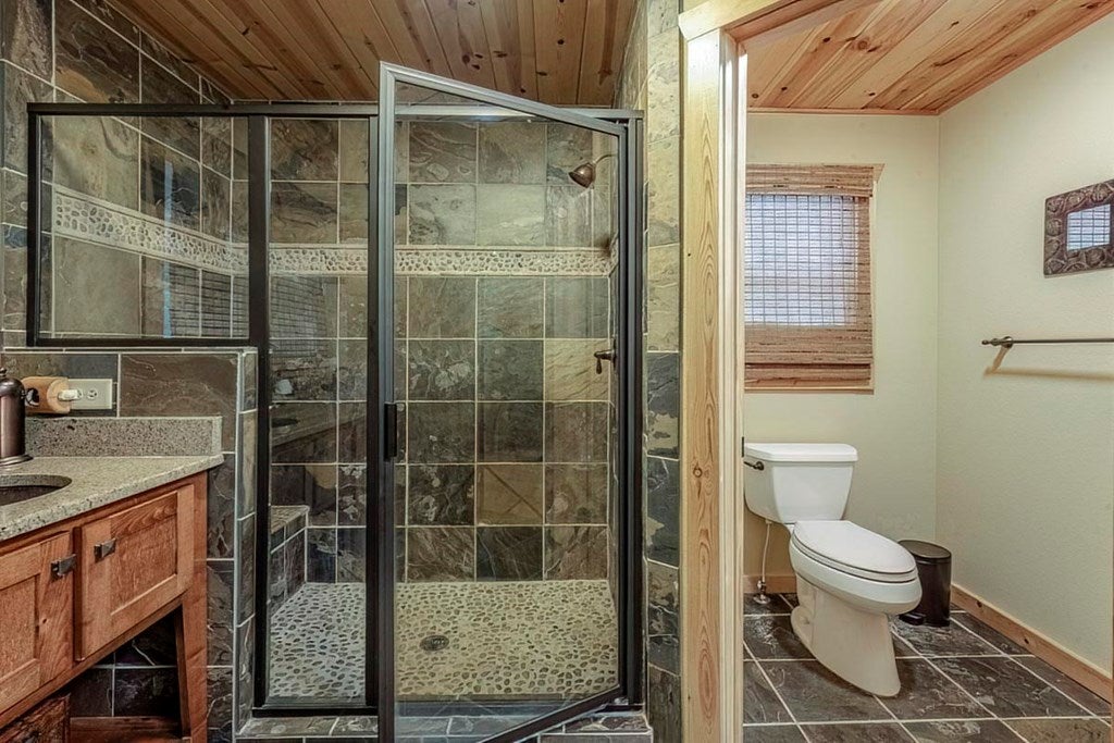 Morganton, Georgia, 30560, United States, 3 Bedrooms Bedrooms, ,4 BathroomsBathrooms,Residential,For Sale,2001017