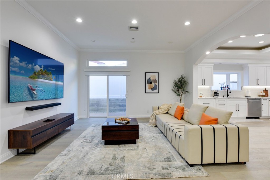 Woodland Hills, California, 91364, United States, 4 Bedrooms Bedrooms, ,3 BathroomsBathrooms,Residential,For Sale,1982021