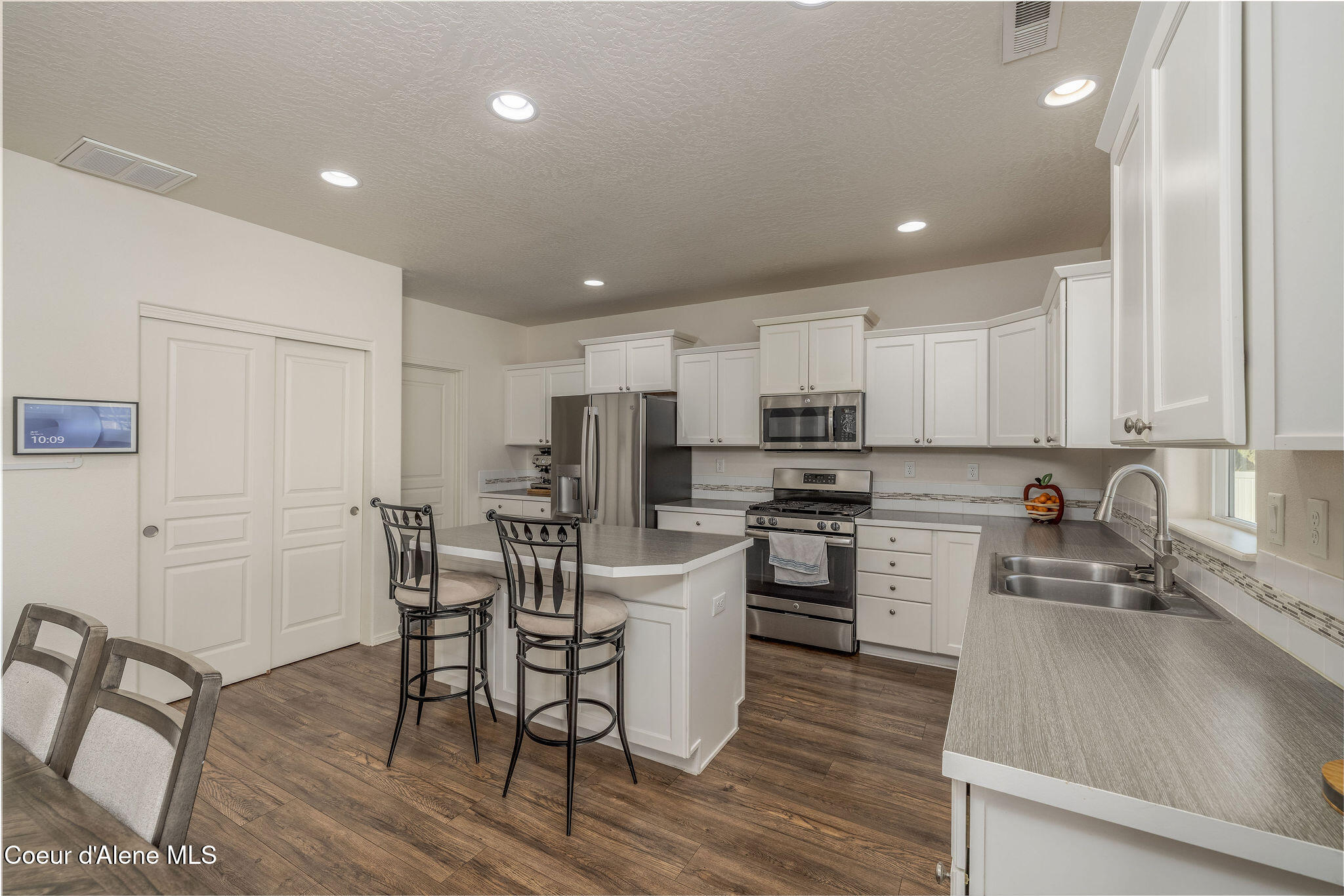 Post Falls, Idaho, 83854, United States, 3 Bedrooms Bedrooms, ,2 BathroomsBathrooms,Residential,For Sale,1996054