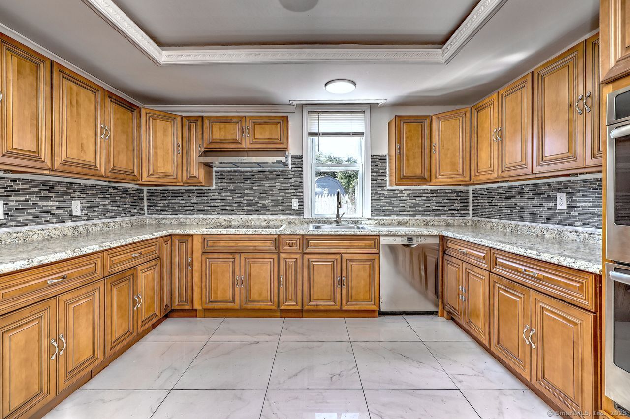 Milford, Connecticut, 06461, United States, 5 Bedrooms Bedrooms, ,2 BathroomsBathrooms,Residential,For Sale,1949907